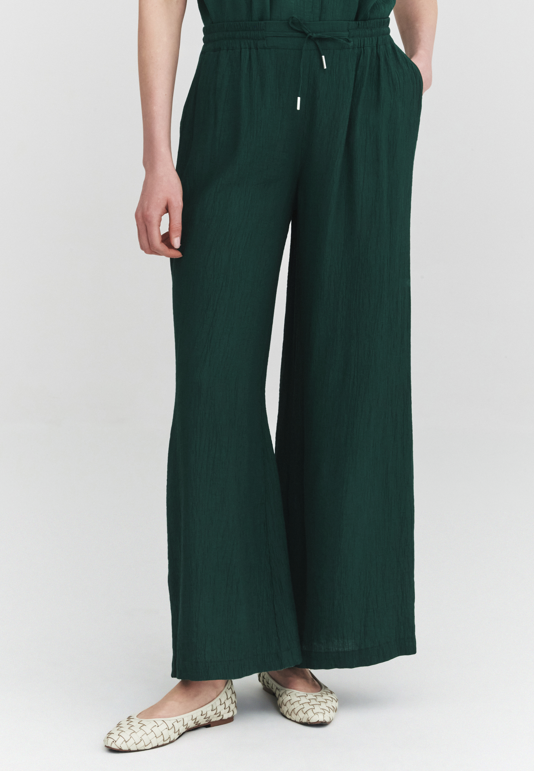 PANTALONI CREPONAȚI DIN VISCOZĂ LENZING™ ECOVERO™ - MINTONA