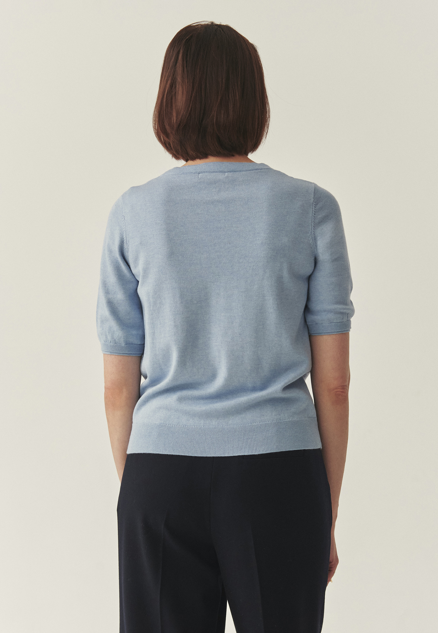 DZIANINOWA BLUZKA Z WISKOZĄ LENZING™ ECOVERO™ - AVO NIEBIESKI 2