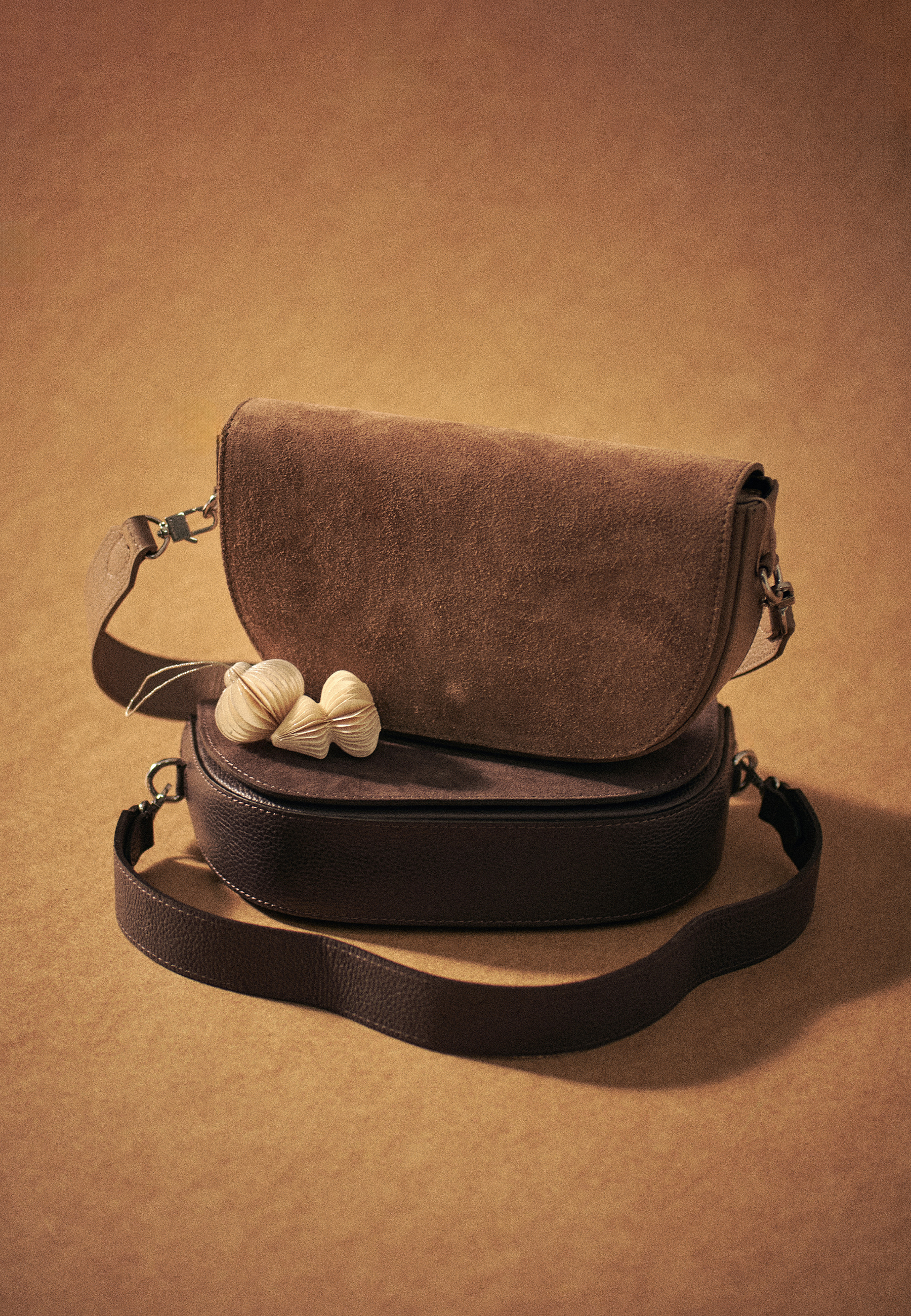 KOŽENÁ TAŠKA SO SEMIŠOVOU CHLOPŇOU - VESI BÉŽOVÁ 2