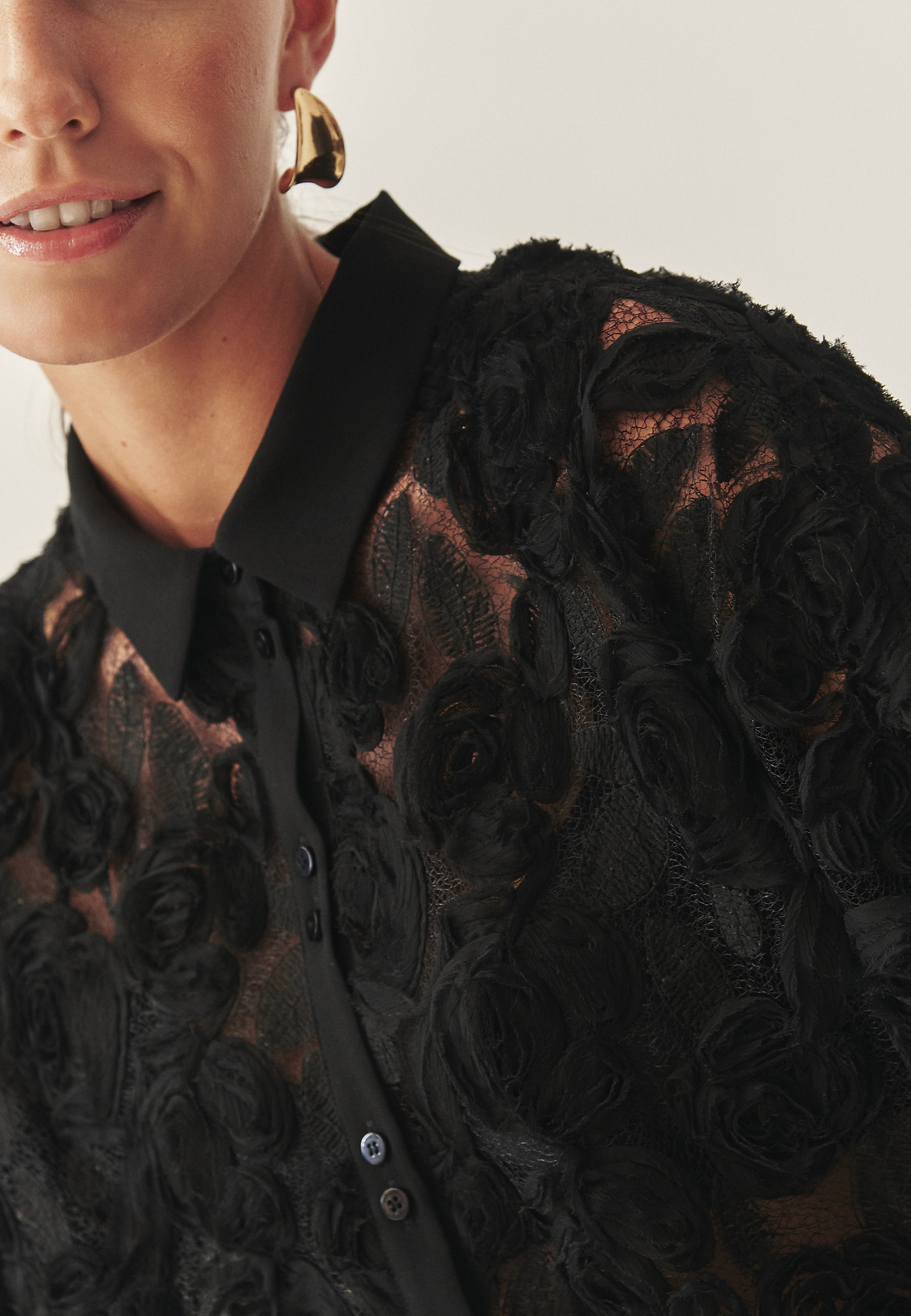 SHORT SHIRT WITH FLORAL DECORATION -BRINI 1 SHORT SHIRT WITH FLORAL DECORATION -BRINI 1 BLACK 118296