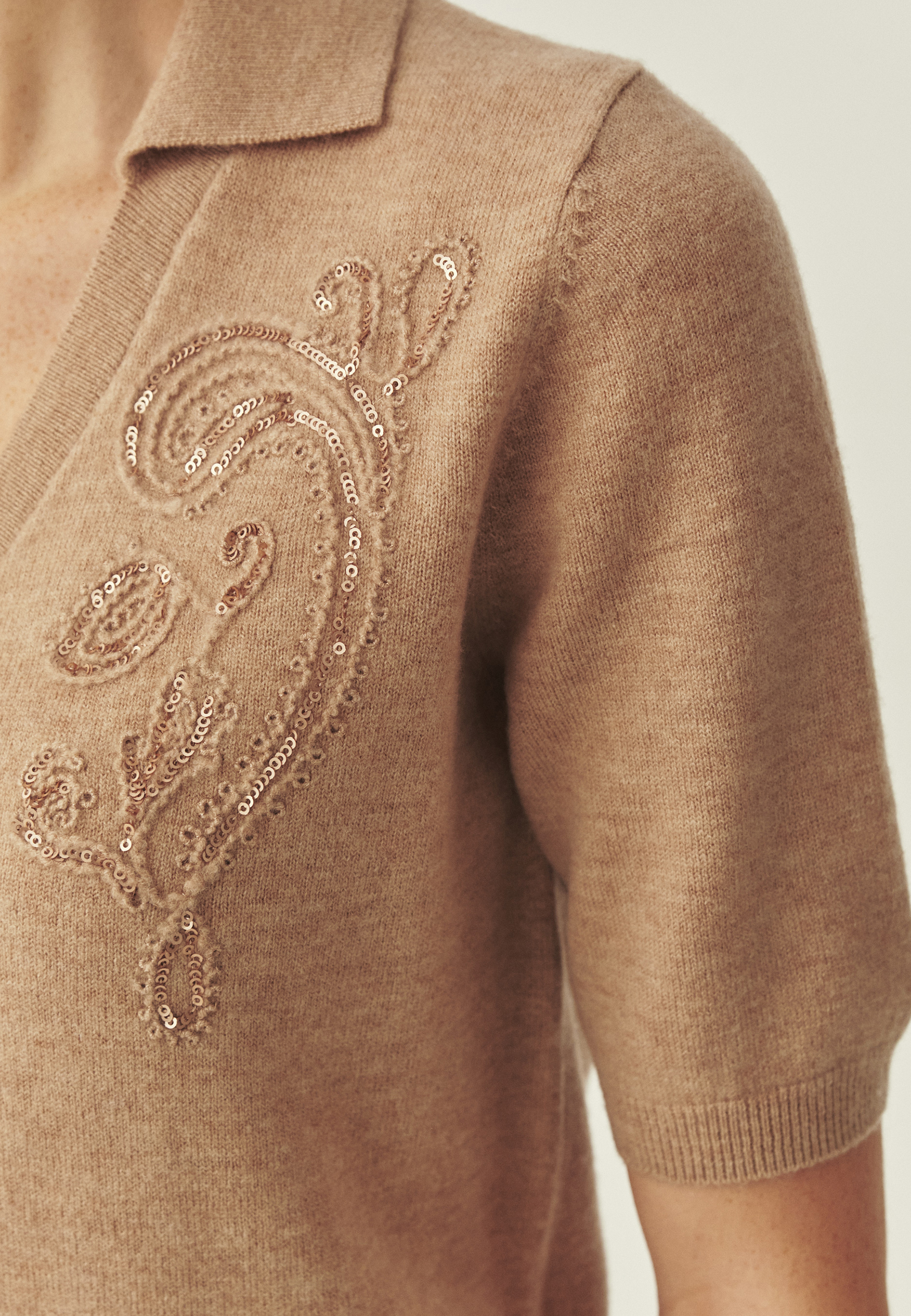 WEŁNIANA BLUZKA Z CEKINOWYM WZOREM - LORO