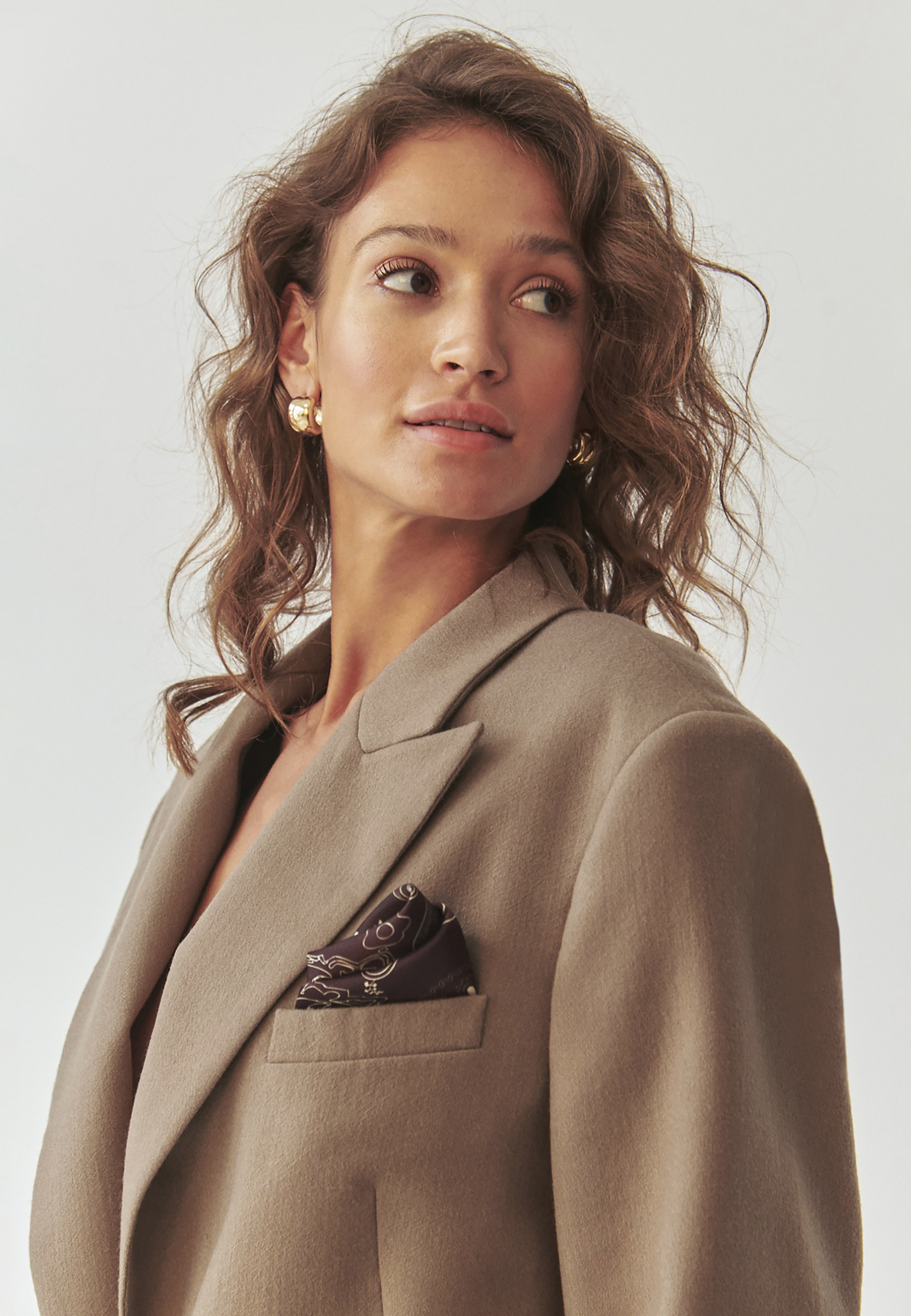 EȘARFĂ DE DAMĂ DIN MĂTASE CU IMPRIMEU ELEGANT - PERI