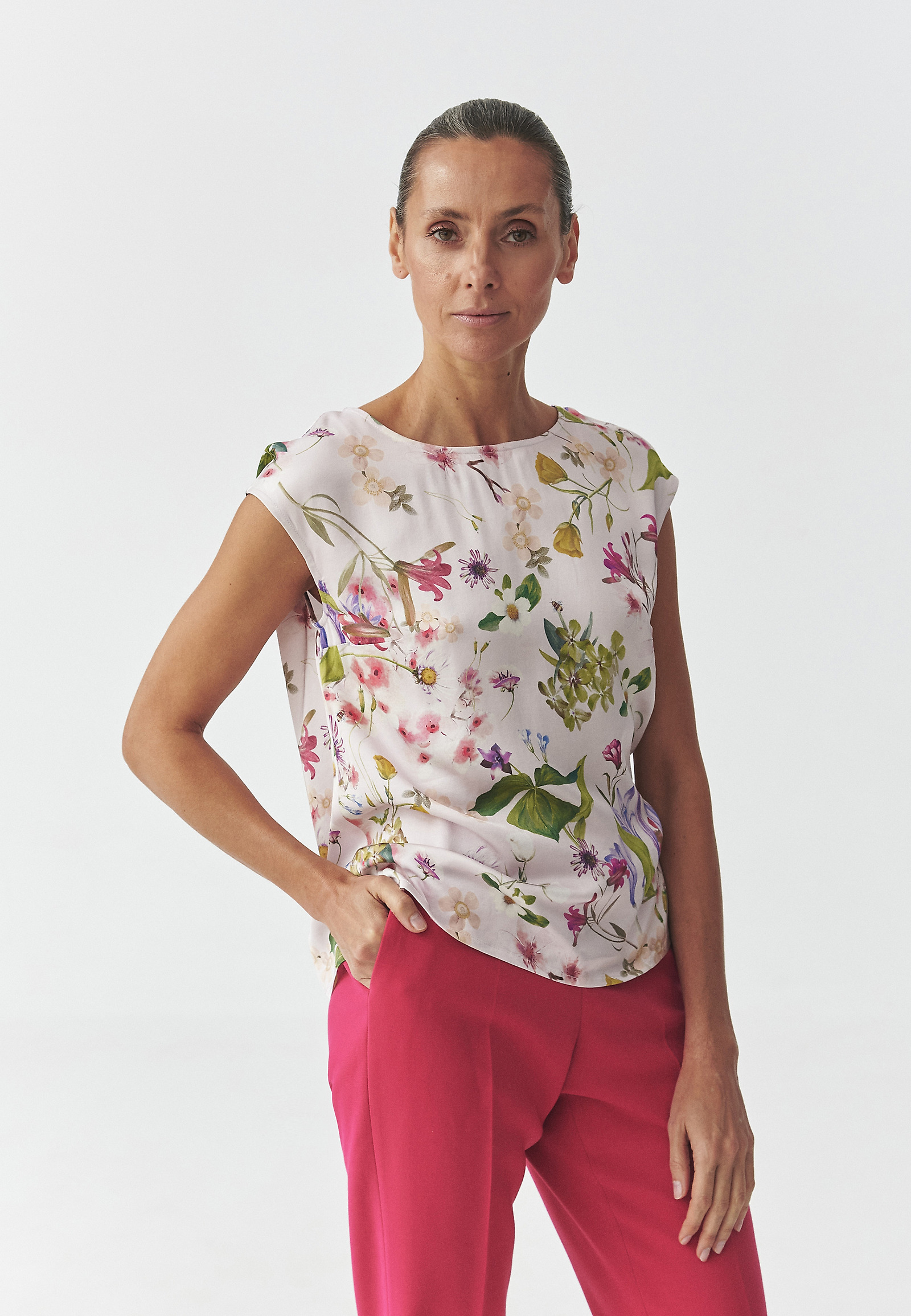 FLORÁLIS SELYEM BLÚZ — AFELI 1 FLORÁLIS SELYEM BLÚZ — AFELI 1 TÖBBSZÍNŰ 109009