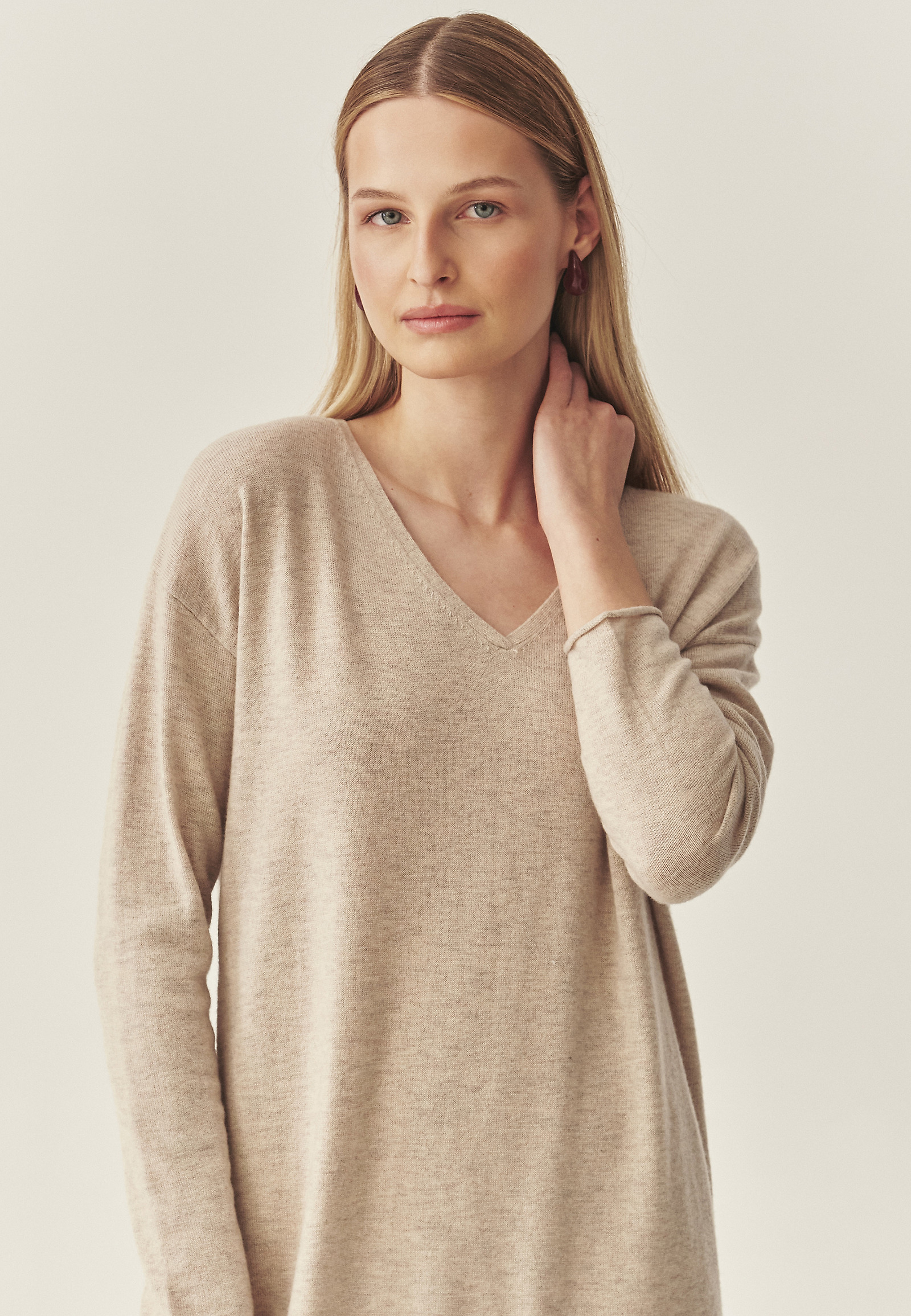 DZIANINOWA SUKIENKA O LUŹNYM KROJU - HOPE DZIANINOWA SUKIENKA O LUŹNYM KROJU - HOPE BEŻOWY 118035