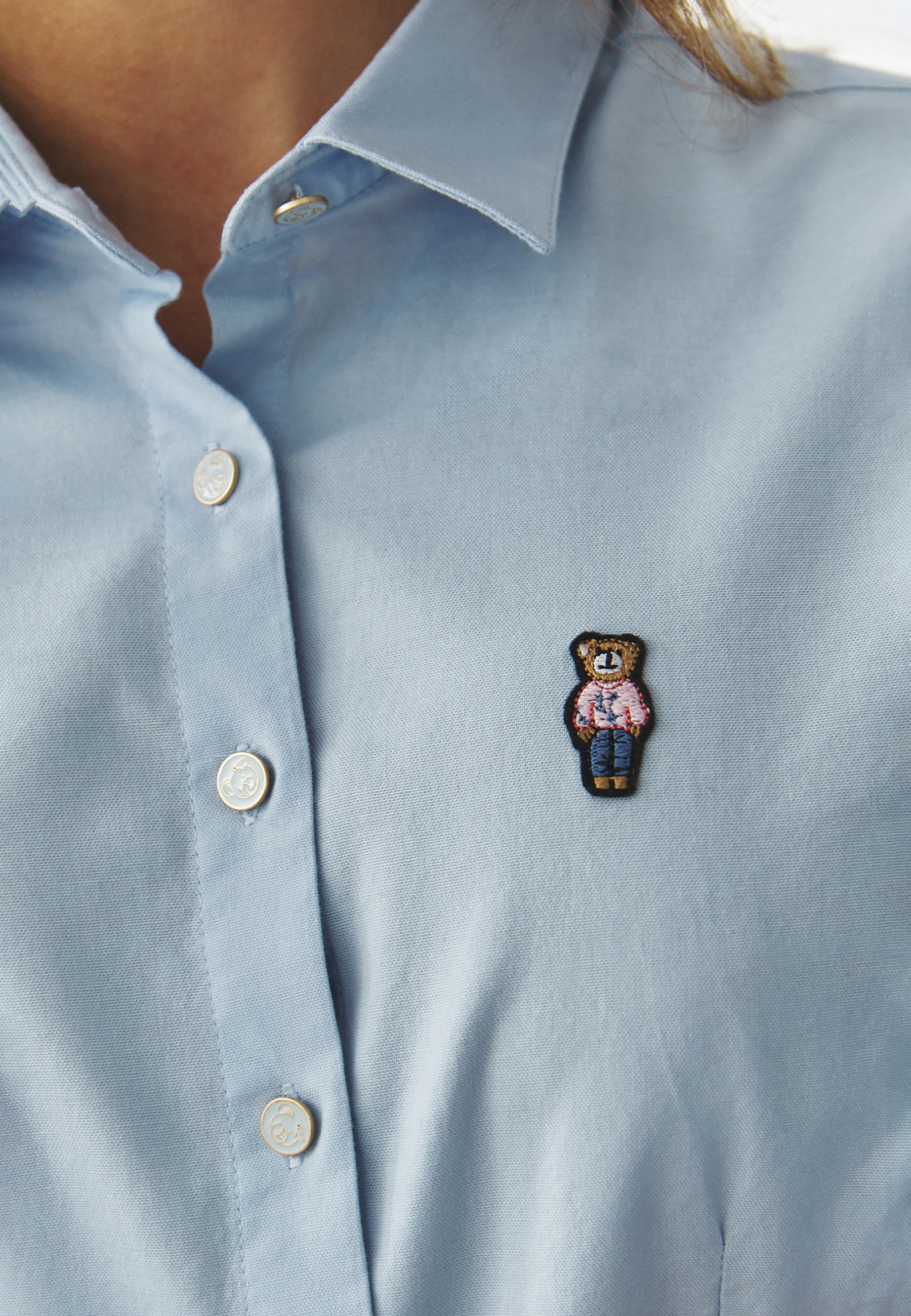 TKANINOWA KOSZULA DAMSKA Z MISIEM USZATKIEM — ELIZA NIEBIESKI 2