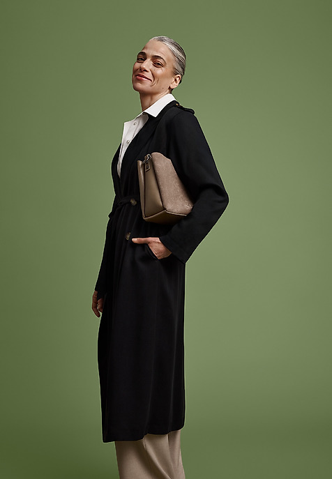 CASUALOWY TRENCZ Z PASKIEM — NATIS CASUALOWY TRENCZ Z PASKIEM — NATIS