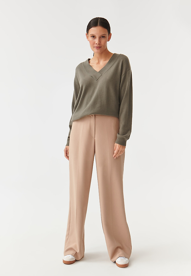 LADIES’ WOOL SWEATER WITH V-SHAPED NECKLINE KASZMI LADIES’ WOOL SWEATER WITH V-SHAPED NECKLINE KASZMI KHAKI 2