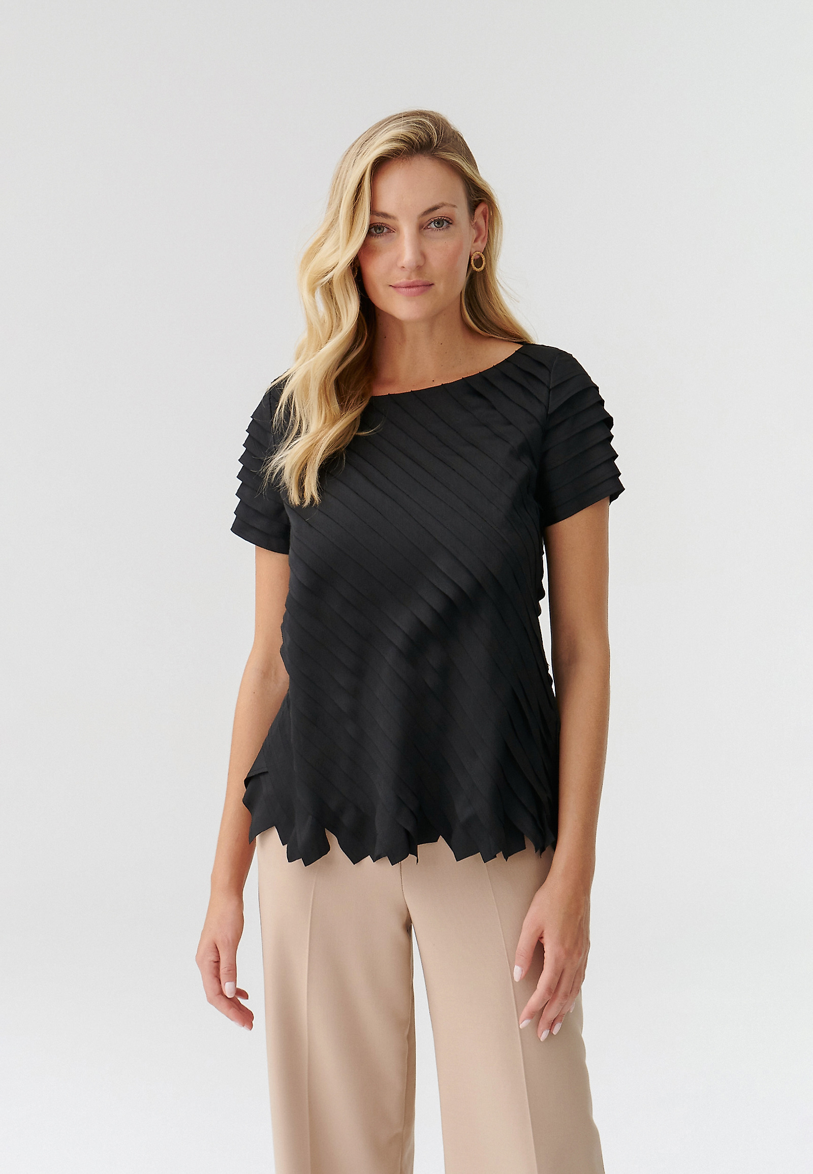 ELEGANTNA ŽENSKA BLUZA S KRATKIMI ROKAVI NAKO ELEGANTNA ŽENSKA BLUZA S KRATKIMI ROKAVI NAKO ČRNA 93844