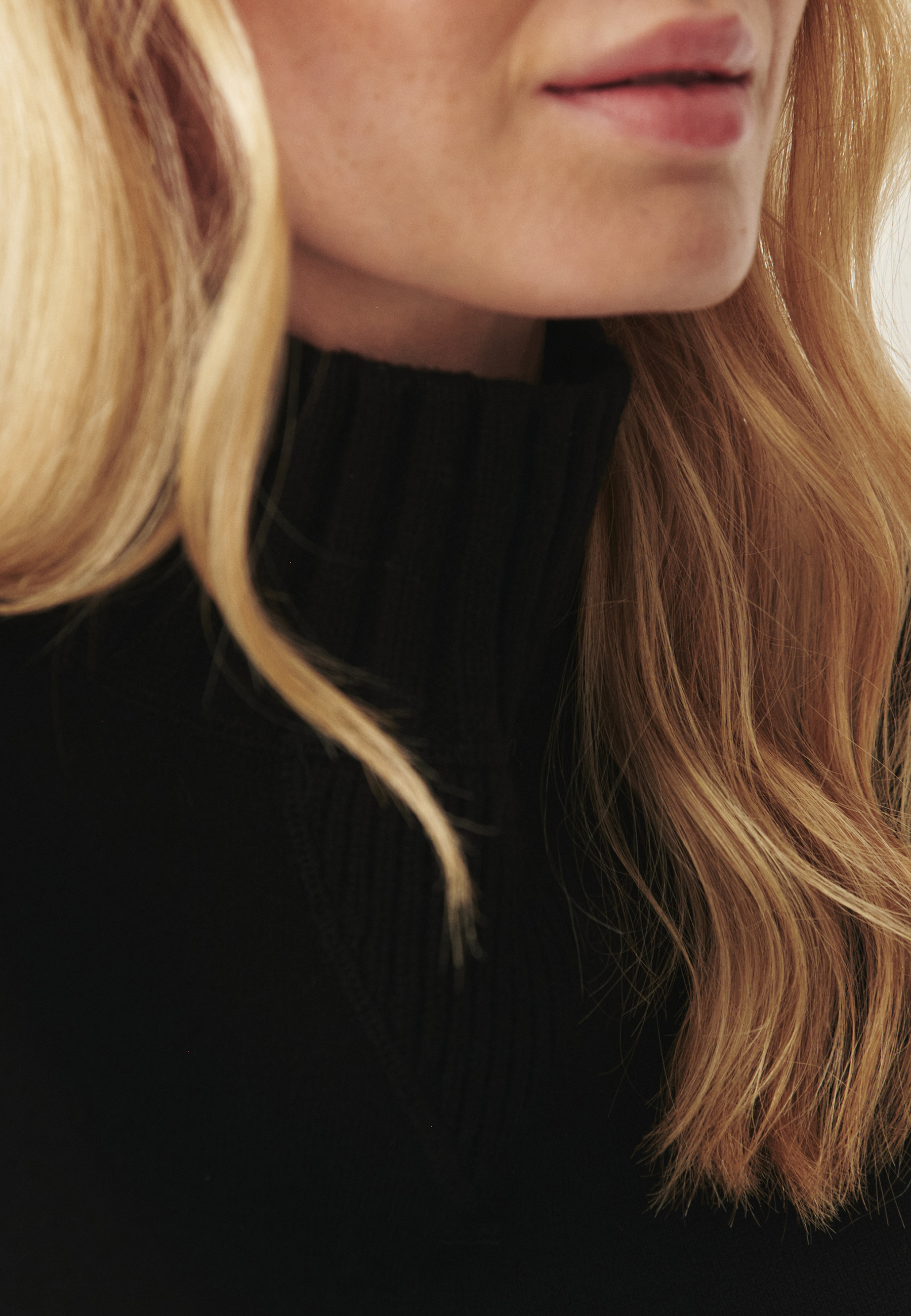 PULOVER DE DAMĂ OVERSIZE CU GULER SEMI-ÎNALT - MALMANA 1 NEGRU 2