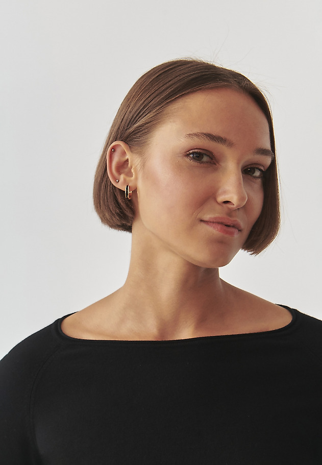 KLASYCZNY DAMSKI SWETER Z DEKOLTEM W ŁÓDKĘ - BROOKE KLASYCZNY DAMSKI SWETER Z DEKOLTEM W ŁÓDKĘ - BROOKE CZARNY 4