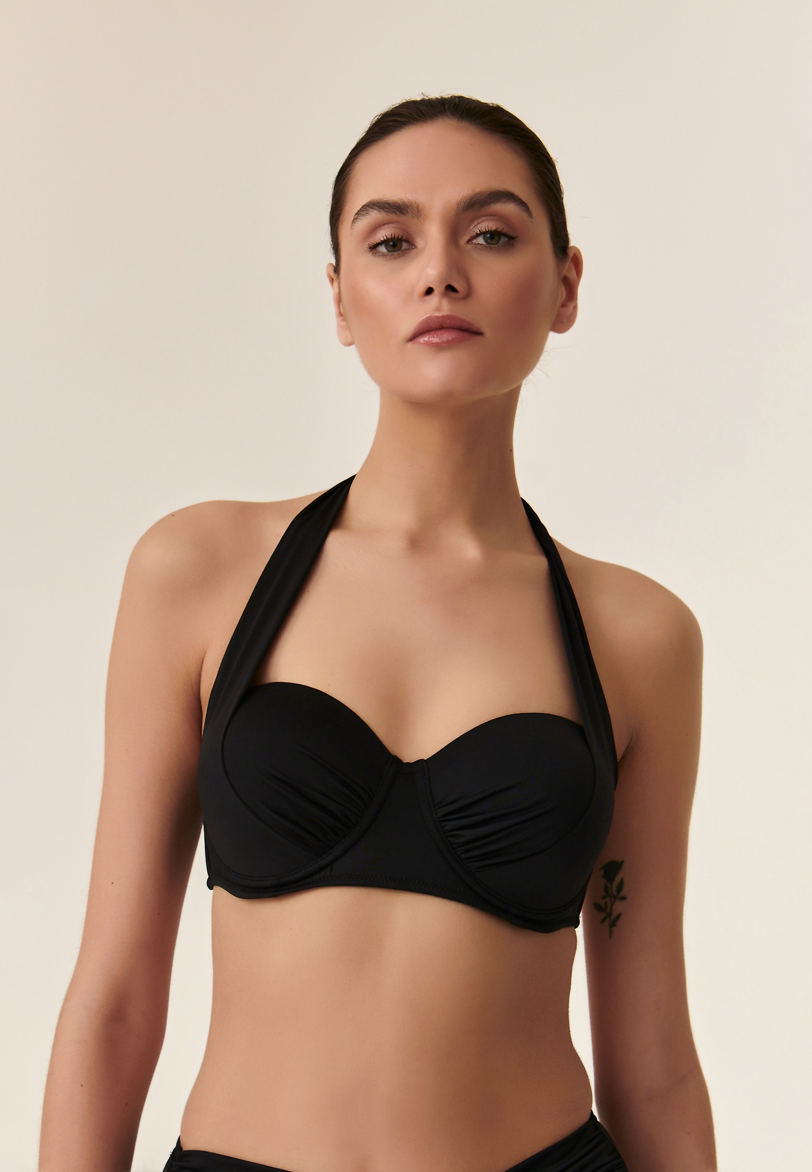 KÖTÖS NYAKÚ BIKINI FELSŐ DORIA 1 KÖTÖS NYAKÚ BIKINI FELSŐ DORIA 1 FEKETE 93704