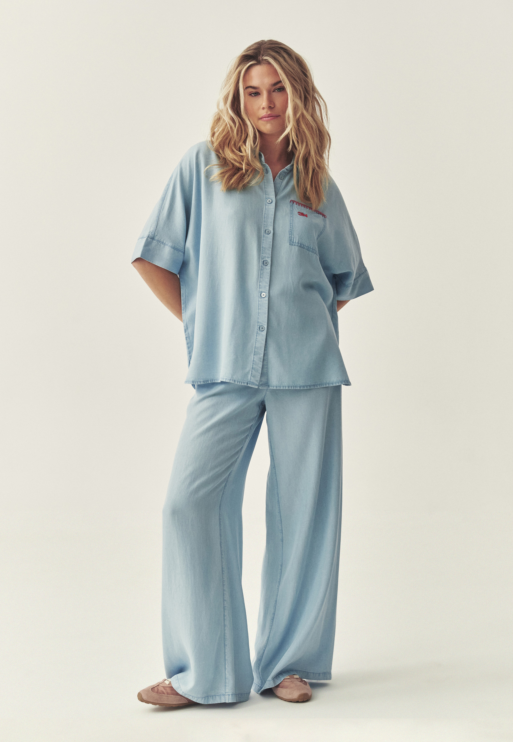 LEKKIE SPODNIE Z SZEROKĄ NOGAWKĄ - CALMAR