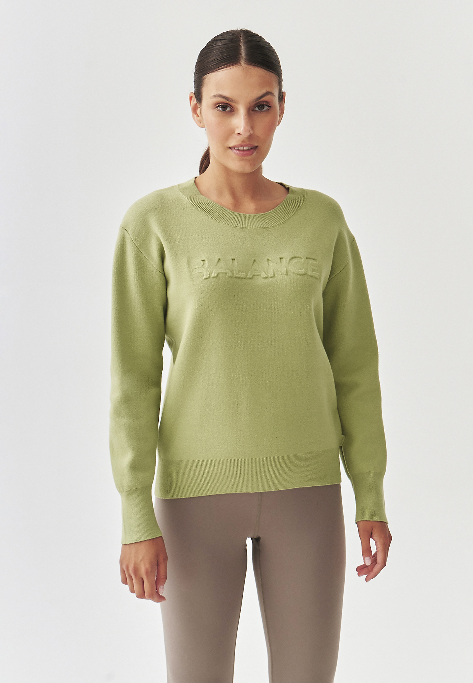 DÁMSKY SVETER S OKRÚHLYM VÝSTRIHOM – BALAMI DÁMSKY SVETER S OKRÚHLYM VÝSTRIHOM – BALAMI ZELENÁ 100948