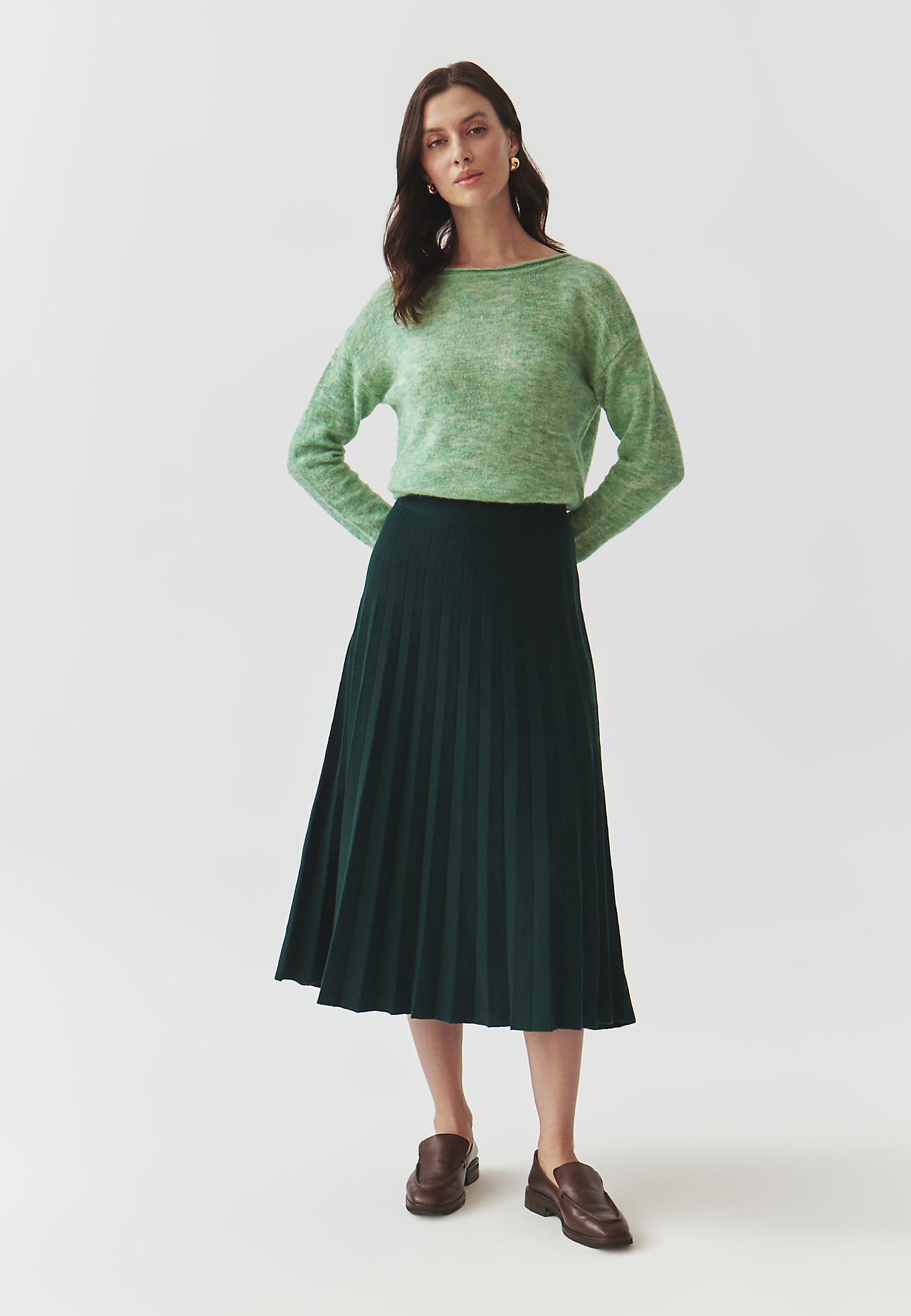 PLEATED MIDI SKIRT IN CHUNKY KNIT FABRIC — WOTO color GREEN