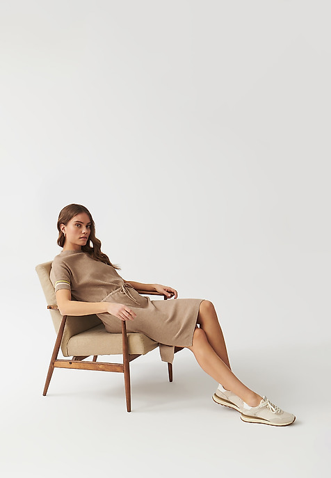 SUKIENKA DZIANINOWA Z OZDOBNYM ŚCIĄGACZEM NA MANKIECIE - PAM BEŻOWY 2