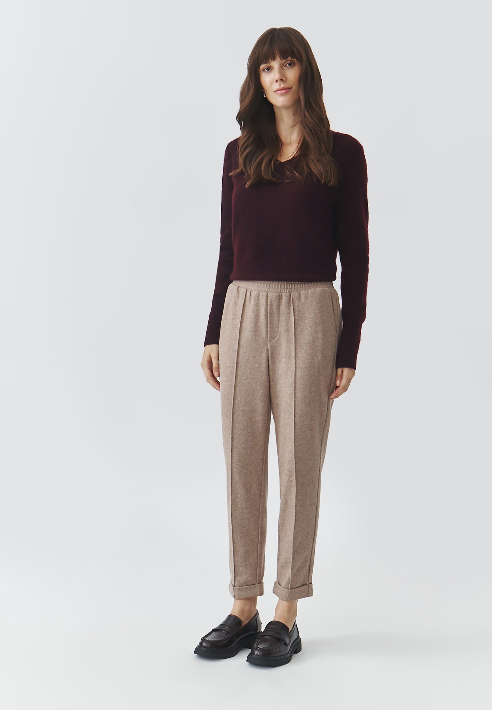 PANTALONI DE DAMĂ, TRICOTAȚI, CU CROIALĂ TIP ȚIGARETĂ — SUMKO 1 PANTALONI DE DAMĂ, TRICOTAȚI, CU CROIALĂ TIP ȚIGARETĂ — SUMKO 1 BEJ 101807
