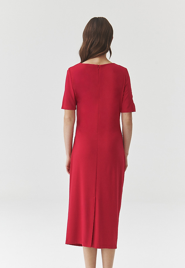 FITTED MIDI DRESS WITH PLEATING — PRIMROSE FITTED MIDI DRESS WITH PLEATING — PRIMROSE CZERWONY 4