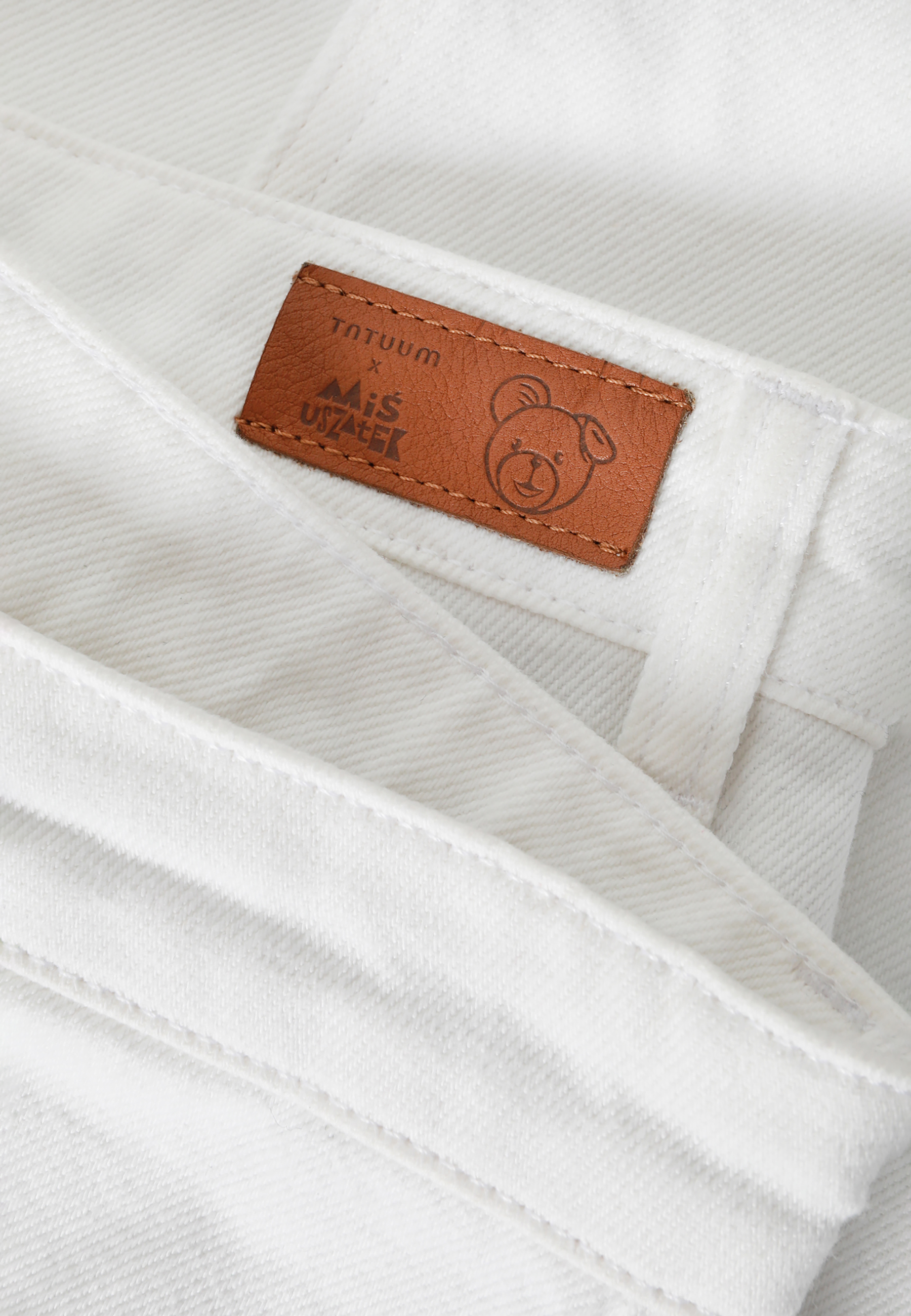 DENIMOWE SPODNIE DAMSKIE BOYFRIEND Z MOTYWEM MISIA USZATKA — MISKO 3 ECRU 2