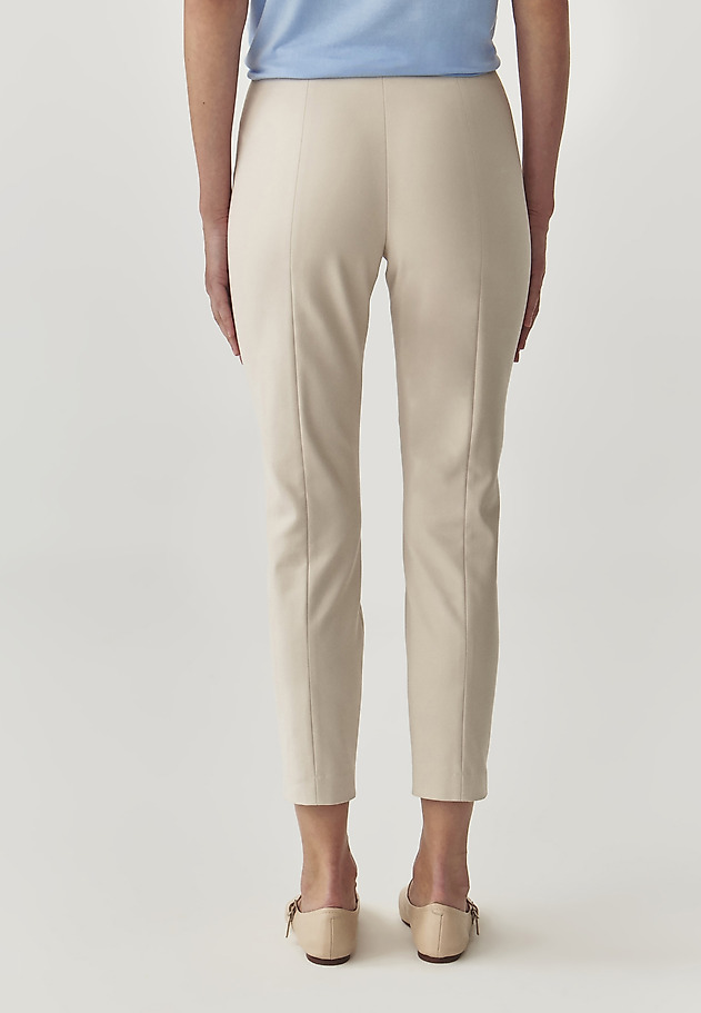 LADIES’ TAILORED TROUSERS WITH TAPERED LEGS - MIWO LADIES’ TAILORED TROUSERS WITH TAPERED LEGS - MIWO BEŻOWY 4