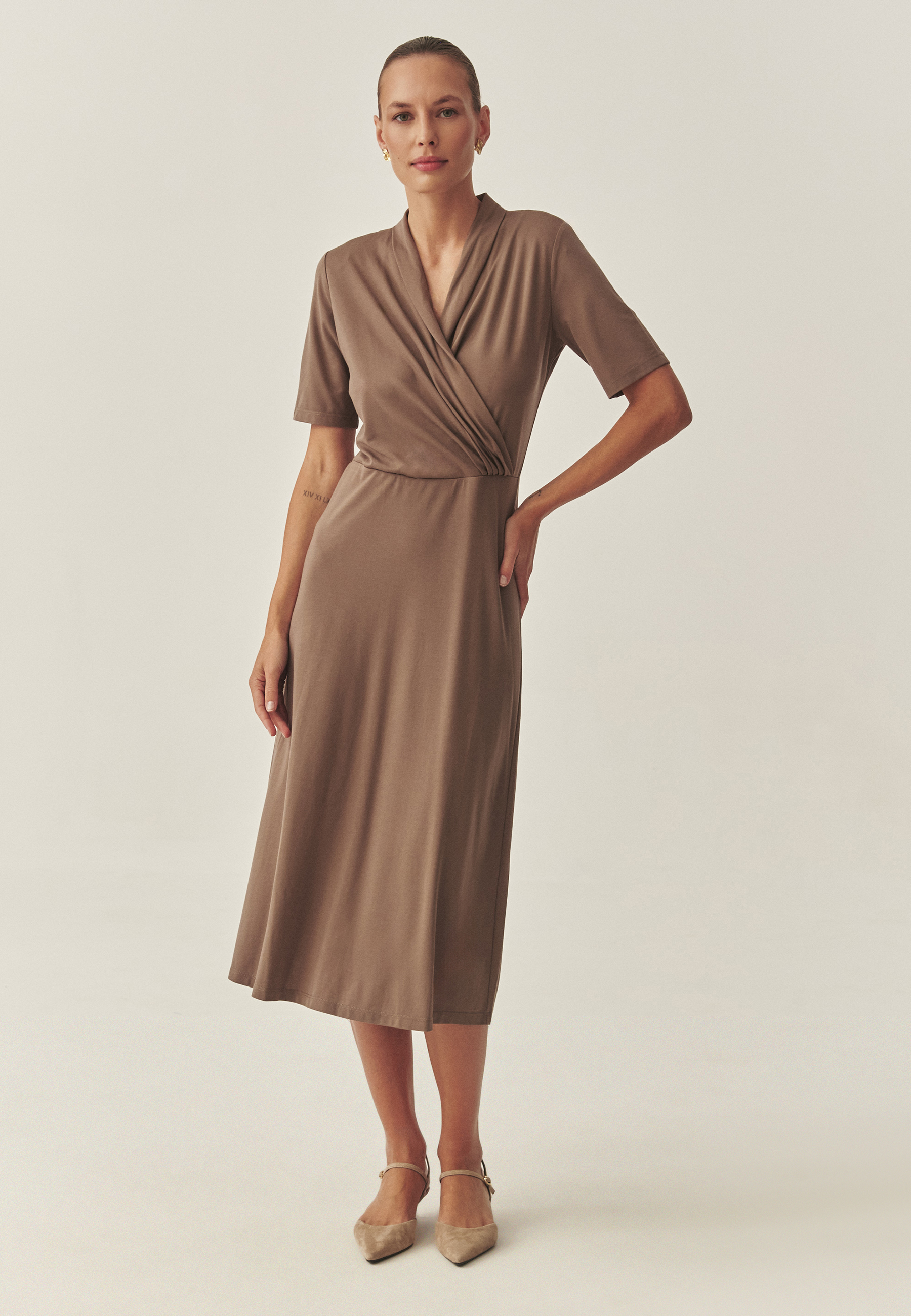 ROCHIE TRICOTATĂ, CU DECOLTEU TIP PLIC - JOE BEJ 2