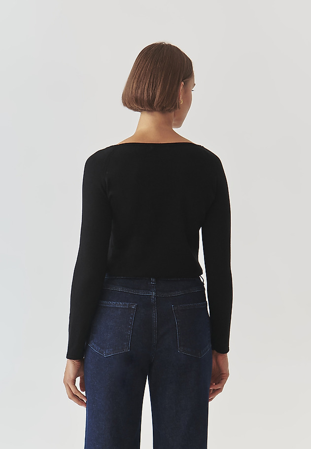 KLASYCZNY DAMSKI SWETER Z DEKOLTEM W ŁÓDKĘ - BROOKE KLASYCZNY DAMSKI SWETER Z DEKOLTEM W ŁÓDKĘ - BROOKE CZARNY 3