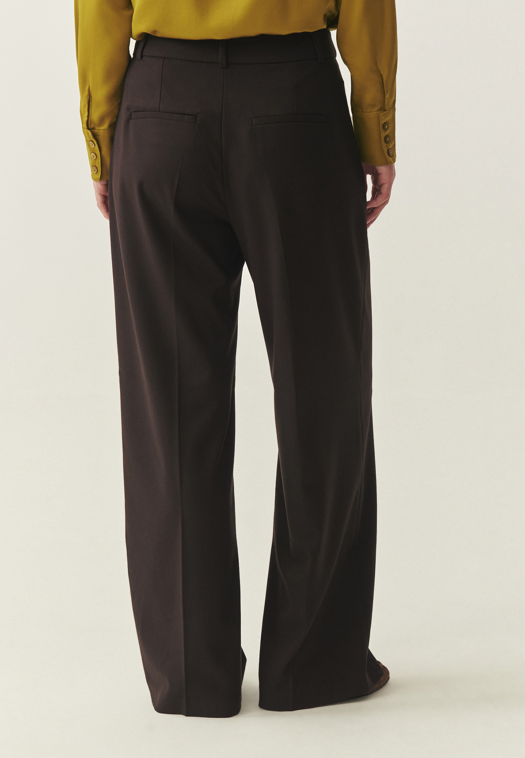 ŠIROKÉ KALHOTY S PUKY – SOLA HNĚDÁ 2