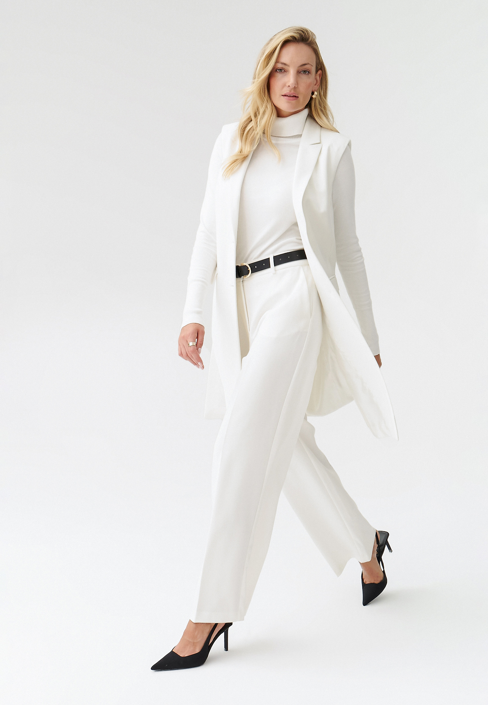 DLOUHÁ VYPASOVANÁ DÁMSKÁ PLÁTĚNÁ VESTA EMA DLOUHÁ VYPASOVANÁ DÁMSKÁ PLÁTĚNÁ VESTA EMA ECRU 93819