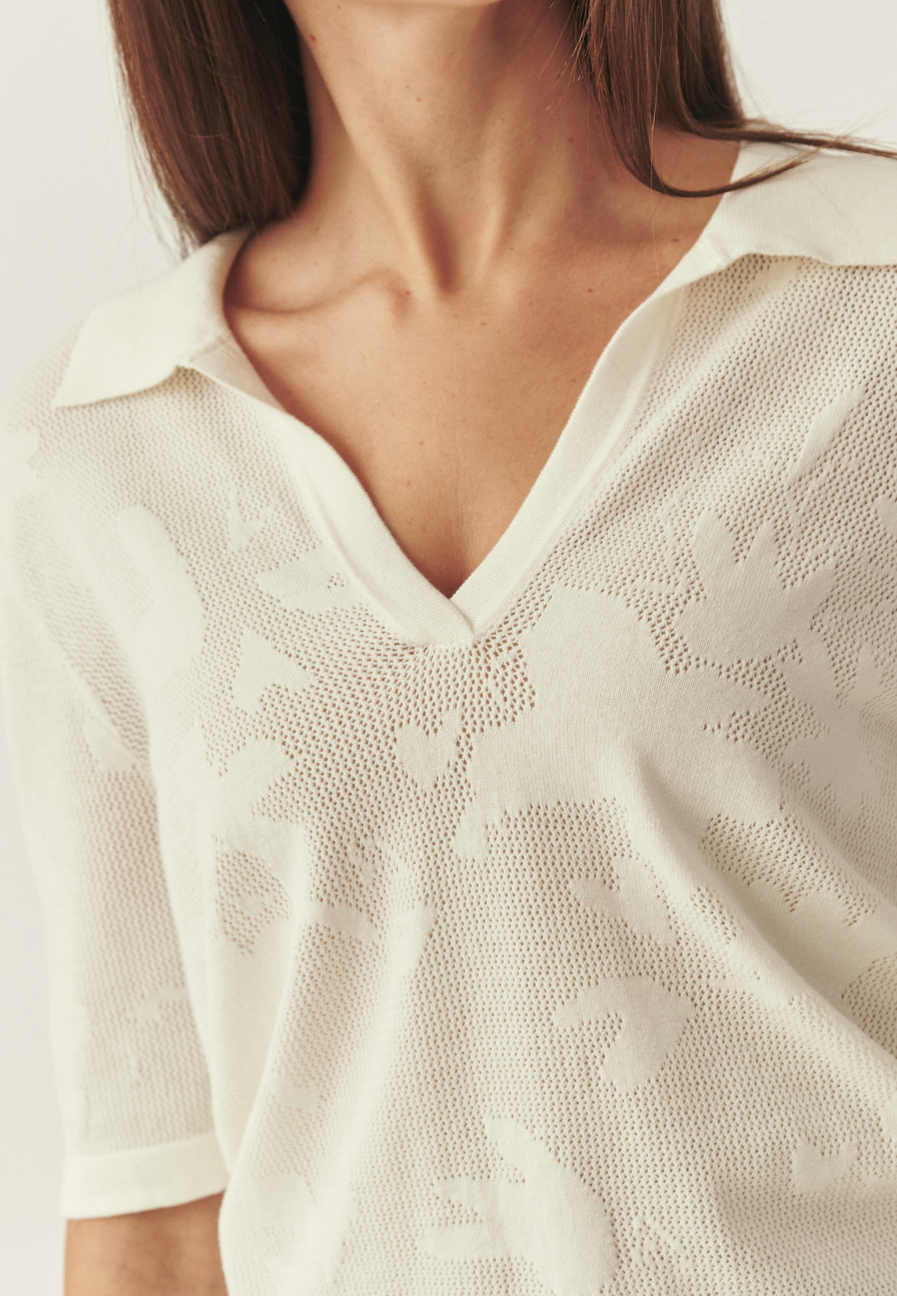 PLETENÁ BLŮZA S KRAKOVANÝM VZOREM - ZURRA BÍLÁ 2