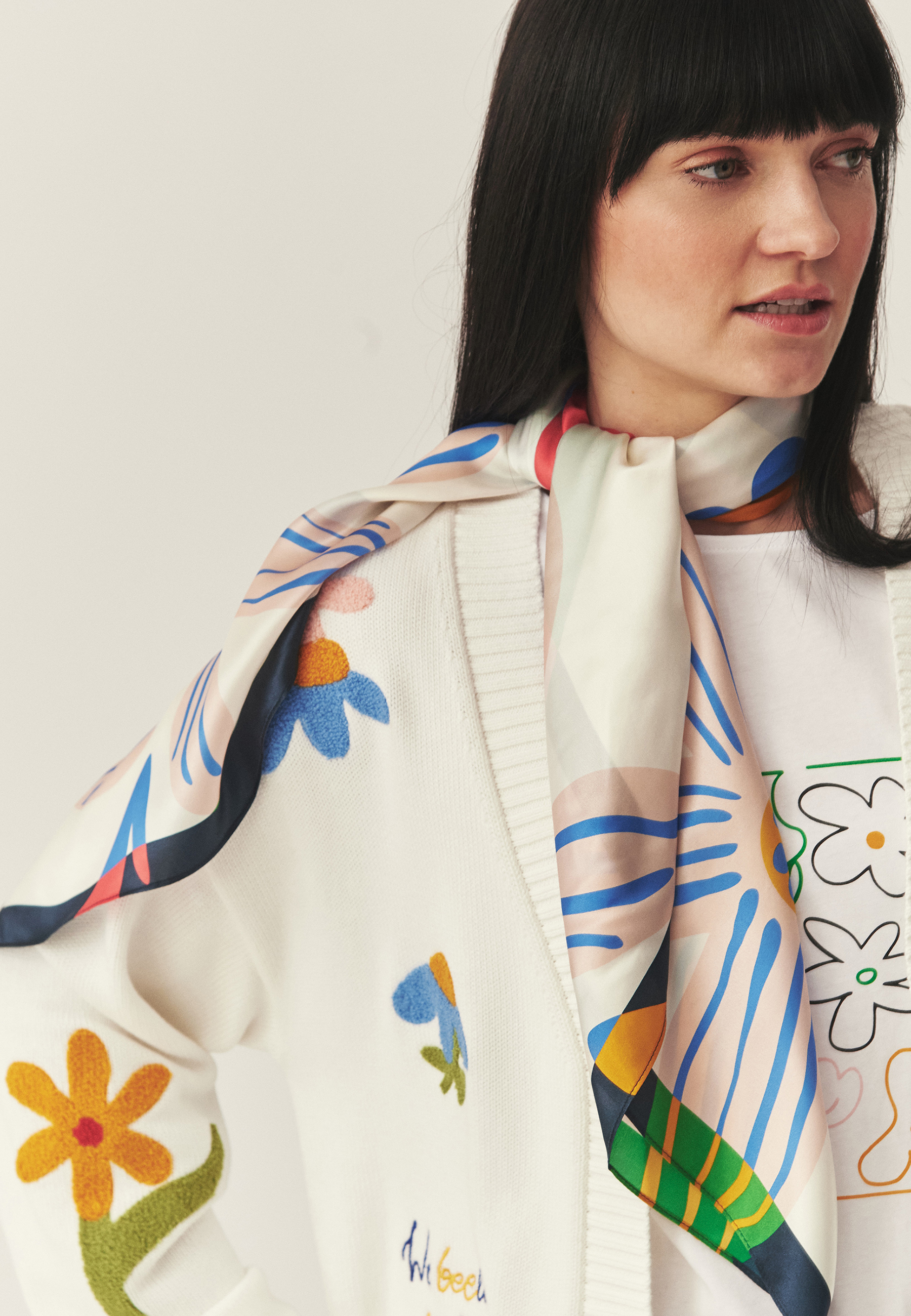 HEDVÁBNÝ ŠÁTEK S ORIGINÁLNÍM VZOREM – NIKAVI