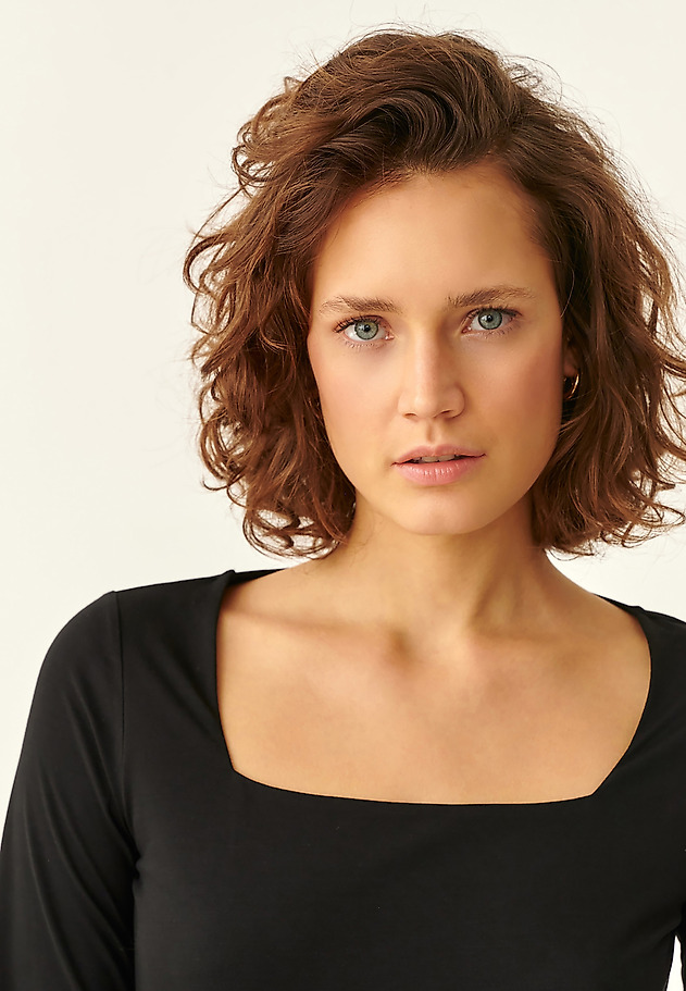 LADIES' BLOUSE WITH DIAMOND NECKLINE NOKA LADIES' BLOUSE WITH DIAMOND NECKLINE NOKA BLACK 4