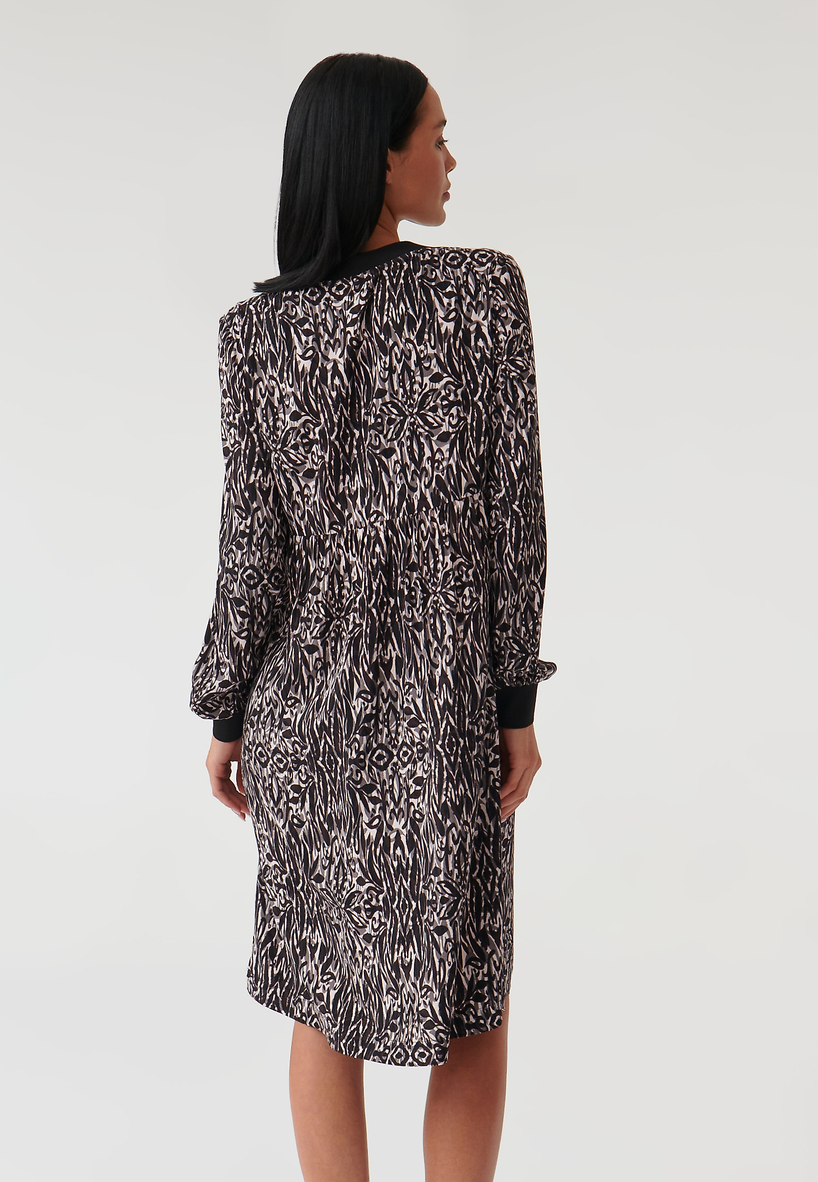 VZOROVANÉ PLÁTĚNÉ ŠATY S DLOUHÝM RUKÁVEM SINCO VZOROVANÉ PLÁTĚNÉ ŠATY S DLOUHÝM RUKÁVEM SINCO VÍCEBAREVNÝ 90039