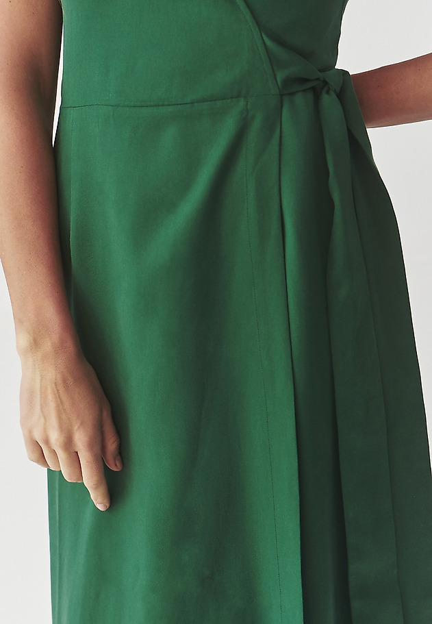 LADIES’ MIDI WRAP DRESS MADE FROM LYOCELL MATERIAL - ZERWI 1 LADIES’ MIDI WRAP DRESS MADE FROM LYOCELL MATERIAL - ZERWI 1 GREEN 5
