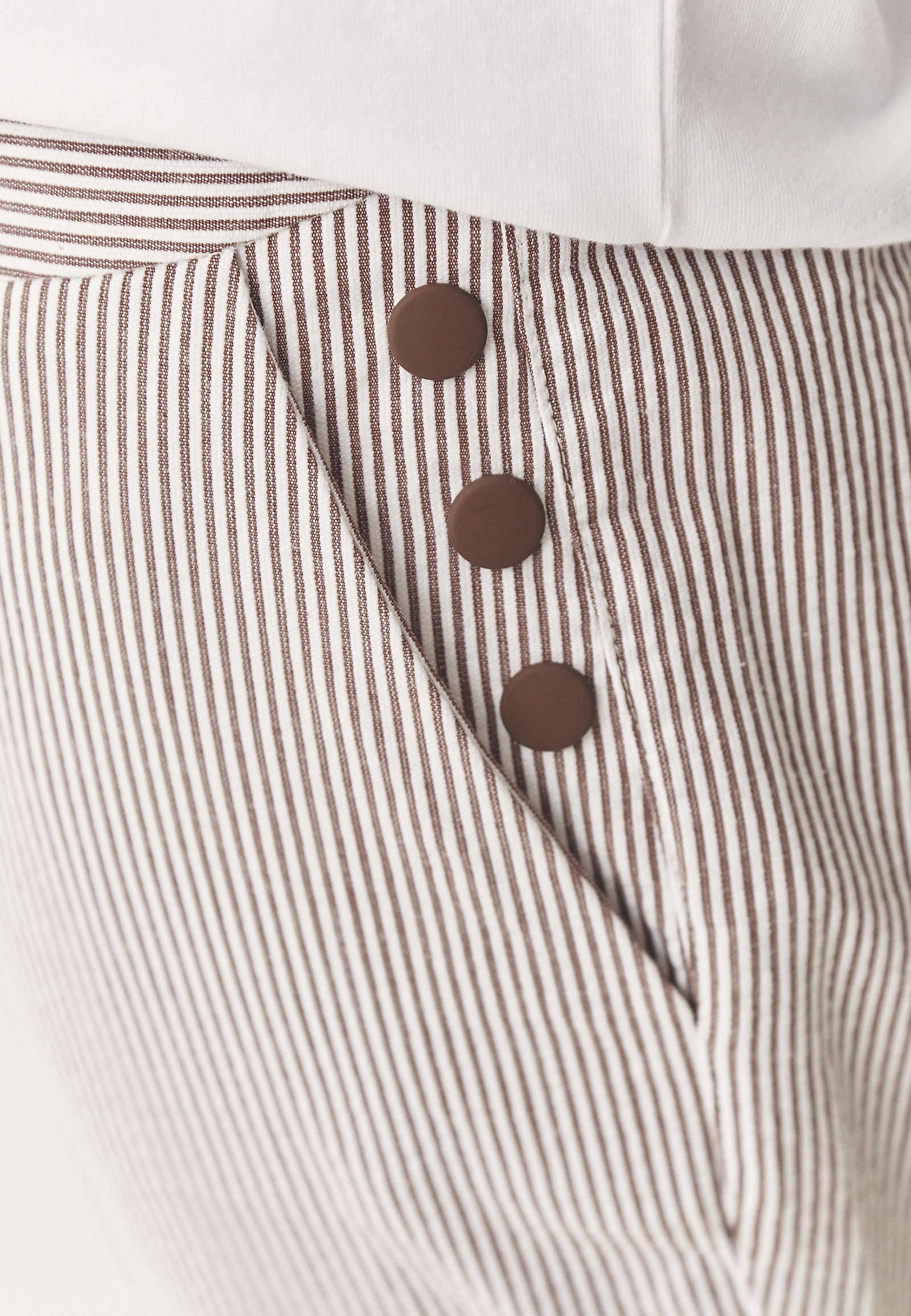 BAWEŁNIANE SPODNIE W PASKI - SEROKI BAWEŁNIANE SPODNIE W PASKI - SEROKI MULTIKOLOR 112582