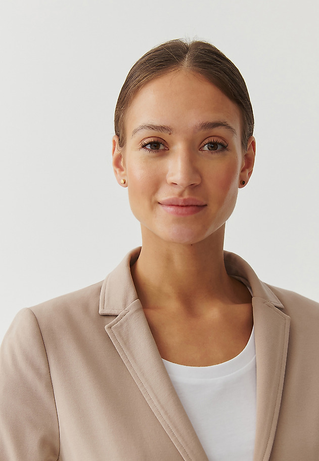 LADIES’ SINGLE-BREASTED BLAZER WITH DECORATIVE PIPING - DEDERI LADIES’ SINGLE-BREASTED BLAZER WITH DECORATIVE PIPING - DEDERI BEŻOWY 5
