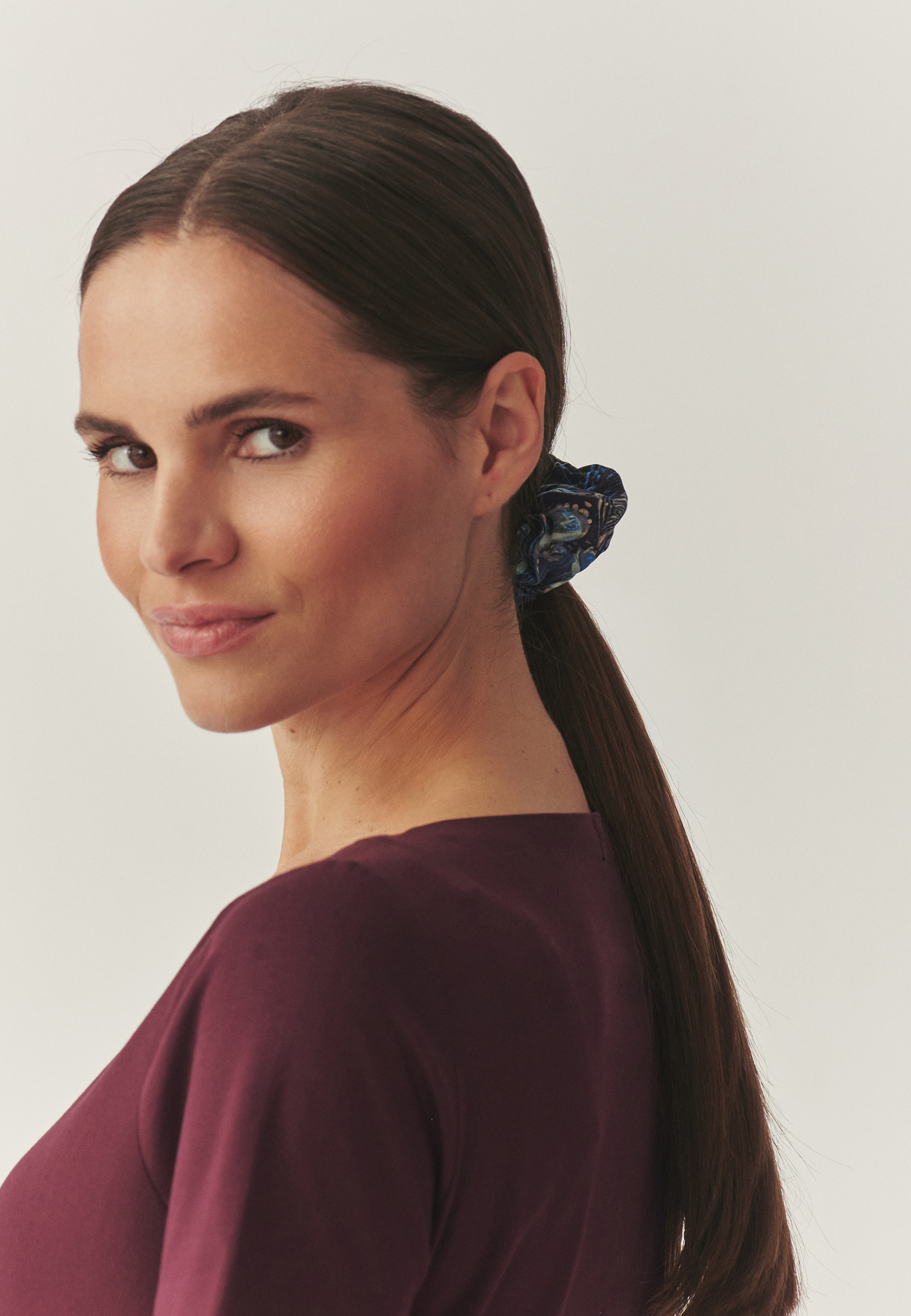 GUMKA TYPU SCRUNCHIE - TATUUMKA 8 GRANATOWY 2