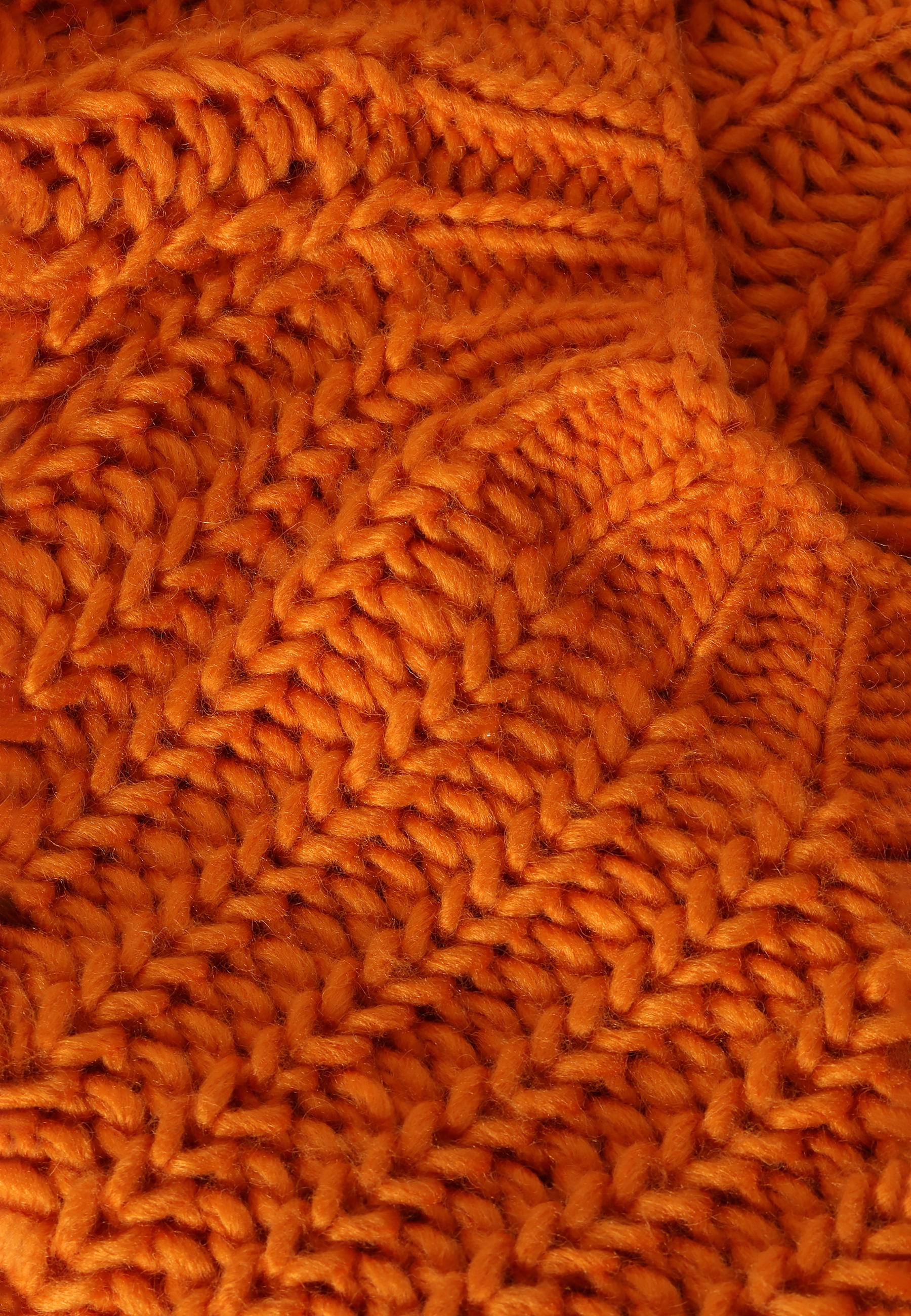 SWETER DAMSKI O WYRAŹNYM SPLOCIE NITERO