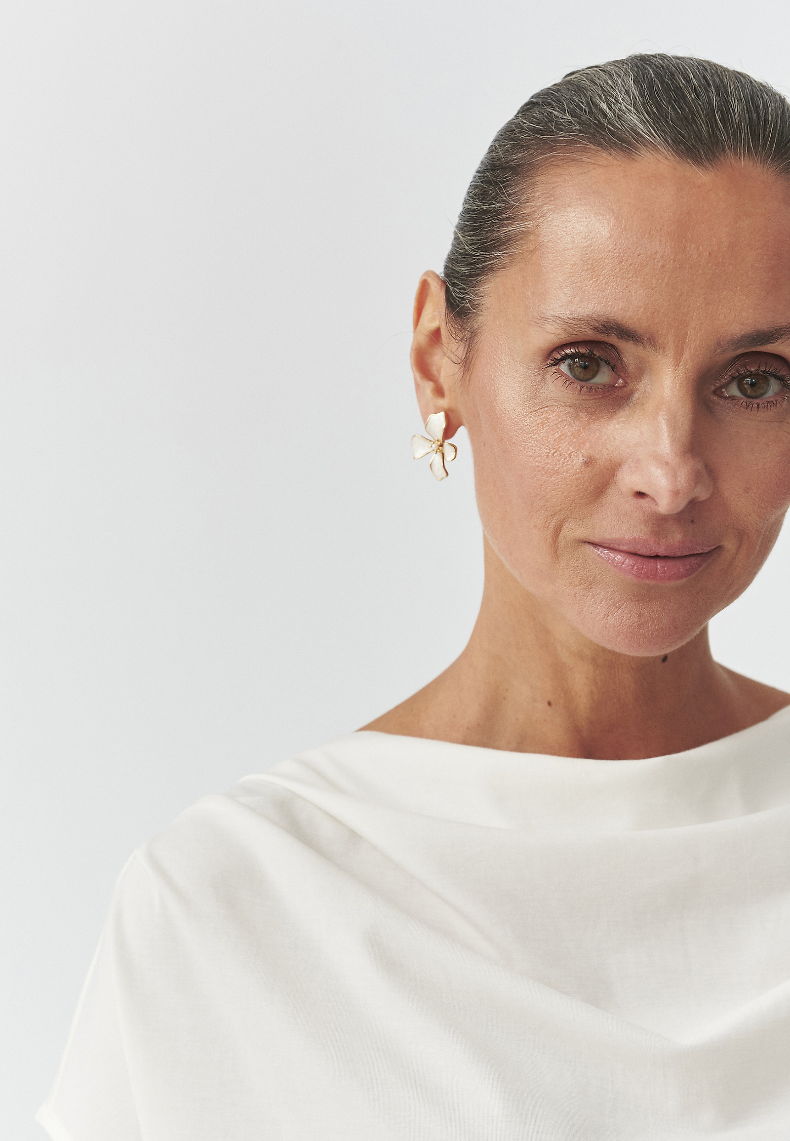 HORGOLT BLÚZ RÍFLES NYAKKIVÁGÁSSAL - MELISA HORGOLT BLÚZ RÍFLES NYAKKIVÁGÁSSAL - MELISA EKRÜ 108966