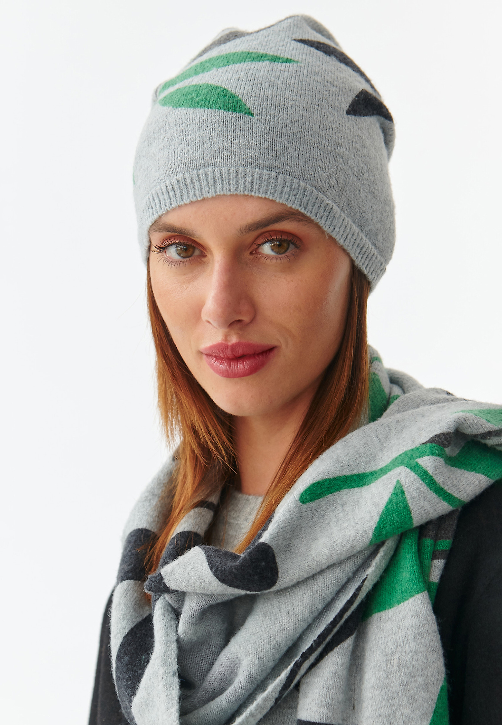LADIES' STYLISH KNITTED BEANIE FEGA 2 LADIES' STYLISH KNITTED BEANIE FEGA 2 MULTICOLOR 90678