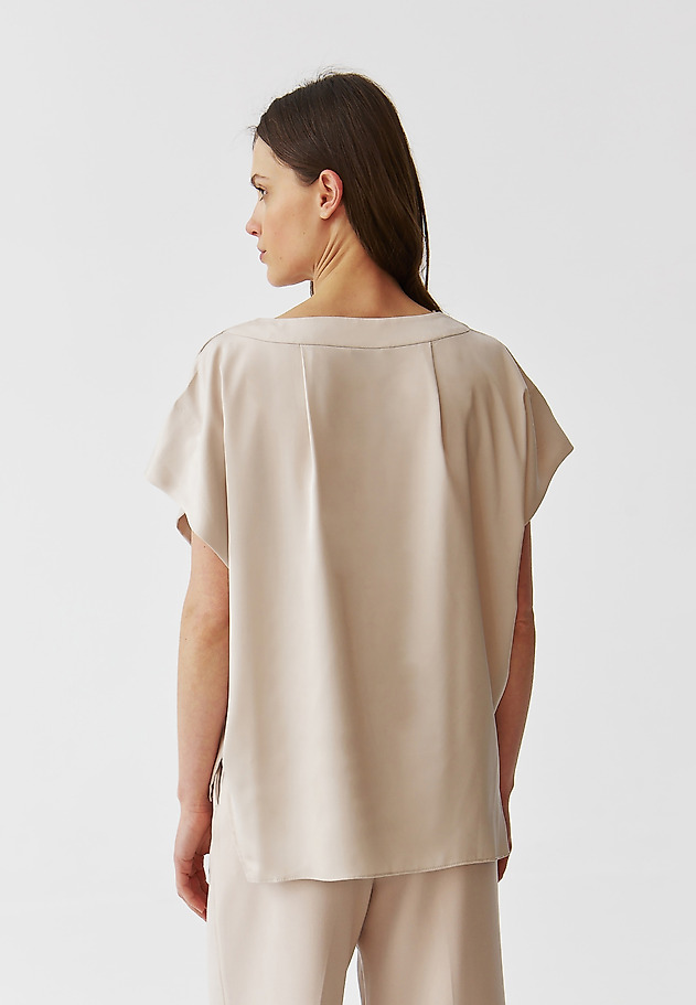 SATYNOWA BLUZKA DAMSKA O KROJU OVERSIZE - IRMINA SATYNOWA BLUZKA DAMSKA O KROJU OVERSIZE - IRMINA BEŻOWY 4