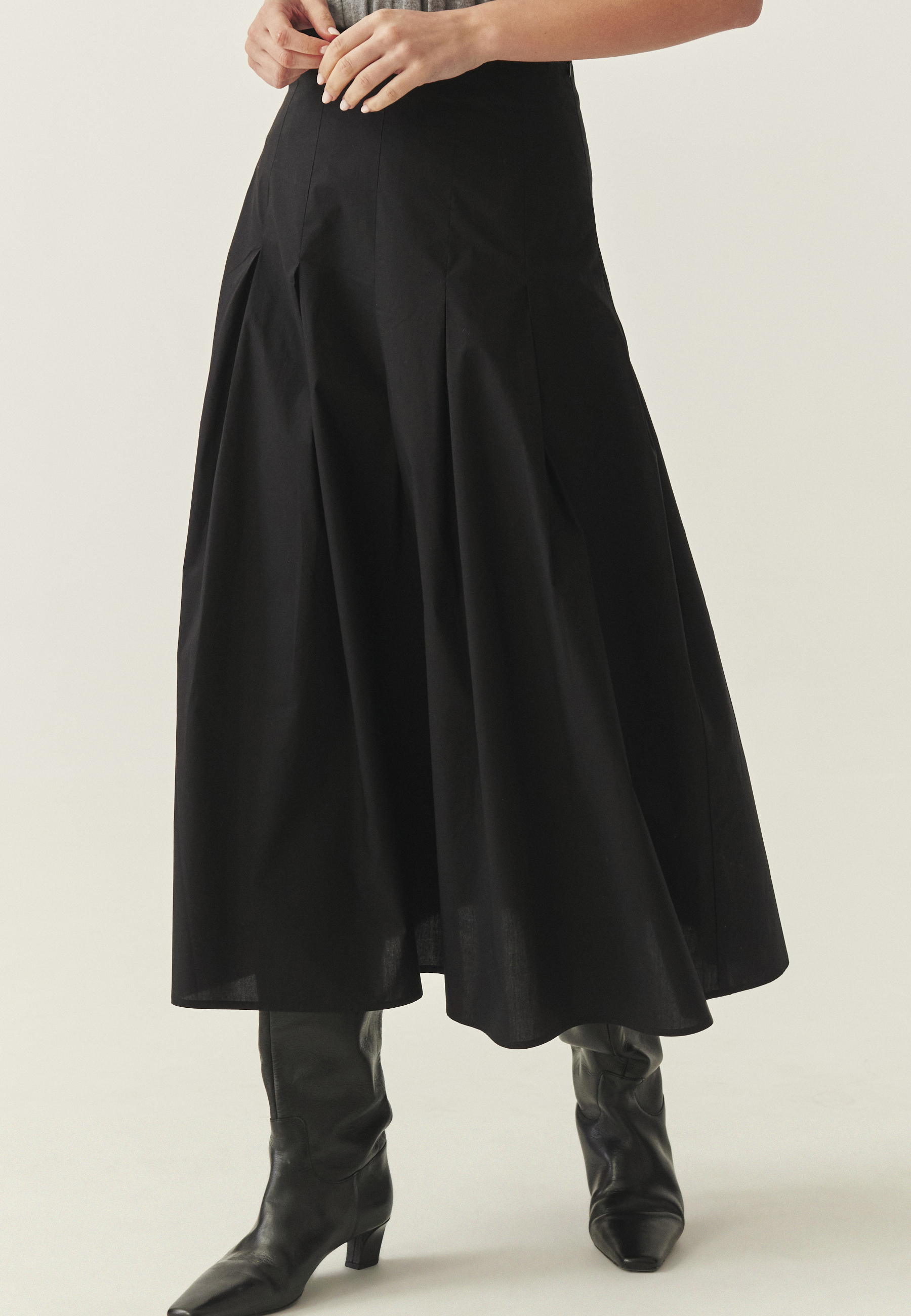 BAVLNENÁ MIDI SUKŇA - PLANOKA ČIERNA 2