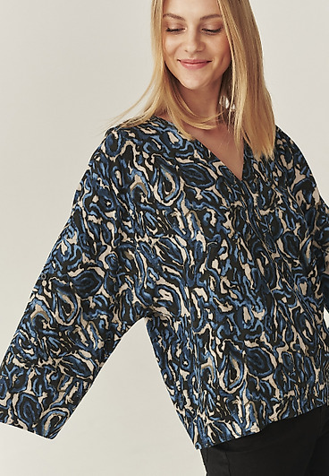 WISKOZOWA BLUZKA Z AUTORSKIM WZOREM - VIVIENNE 1 WISKOZOWA BLUZKA Z AUTORSKIM WZOREM - VIVIENNE 1