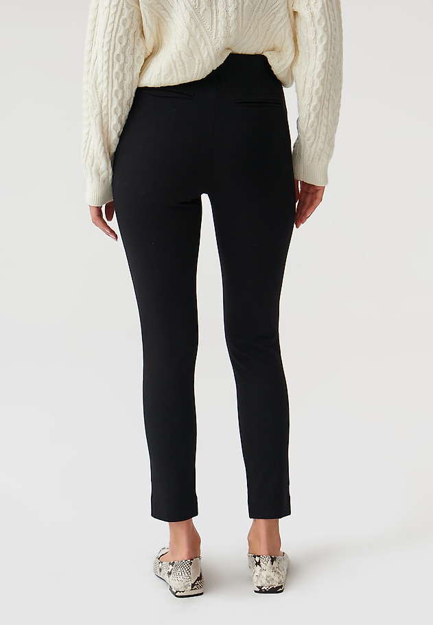 PANTALONI DE DAMĂ TRICOTAȚI CU DUNGĂ SARIKI PANTALONI DE DAMĂ TRICOTAȚI CU DUNGĂ SARIKI NEGRU 3