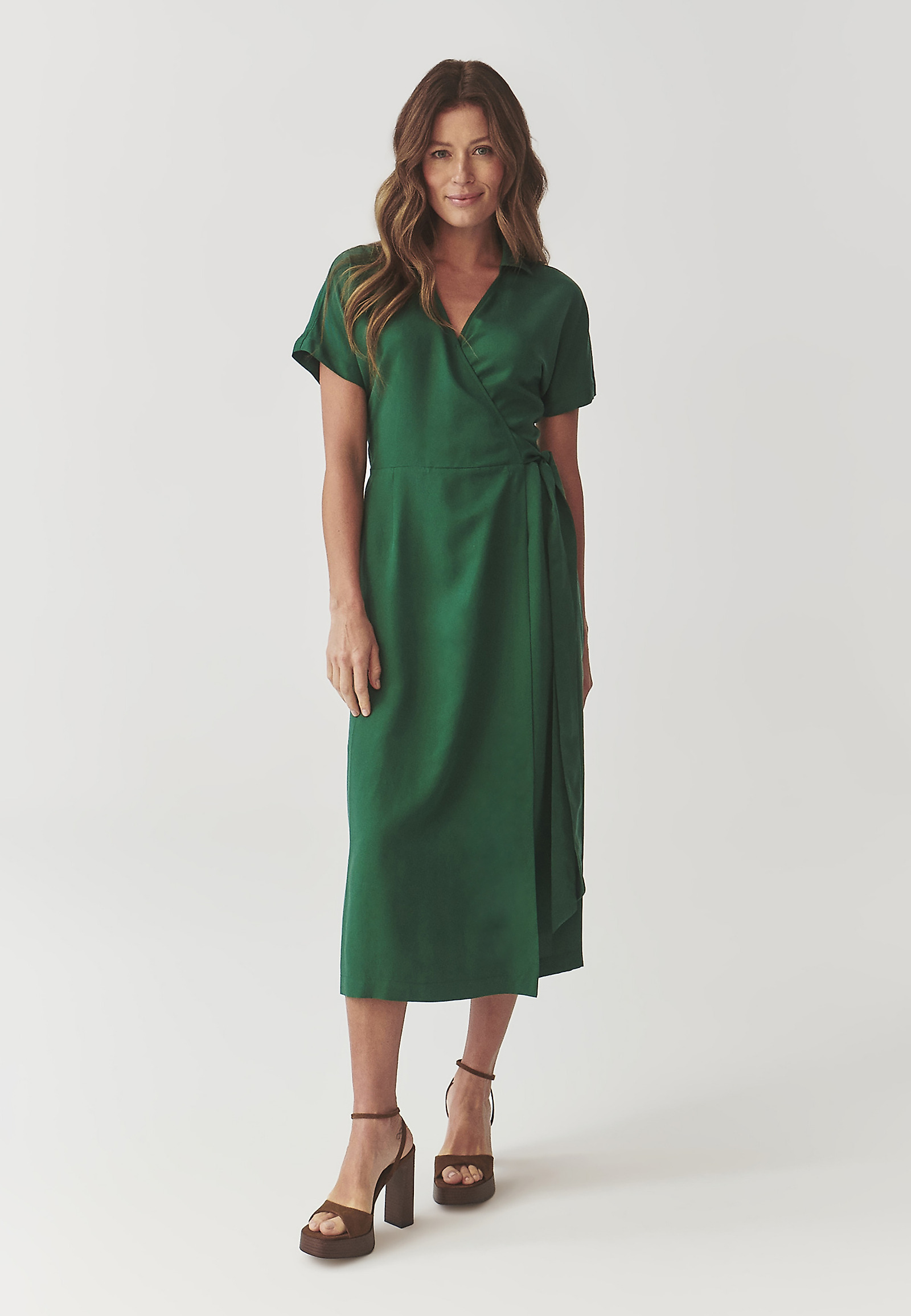 LADIES’ MIDI WRAP DRESS MADE FROM LYOCELL MATERIAL - ZERWI 1 LADIES’ MIDI WRAP DRESS MADE FROM LYOCELL MATERIAL - ZERWI 1 GREEN 98177