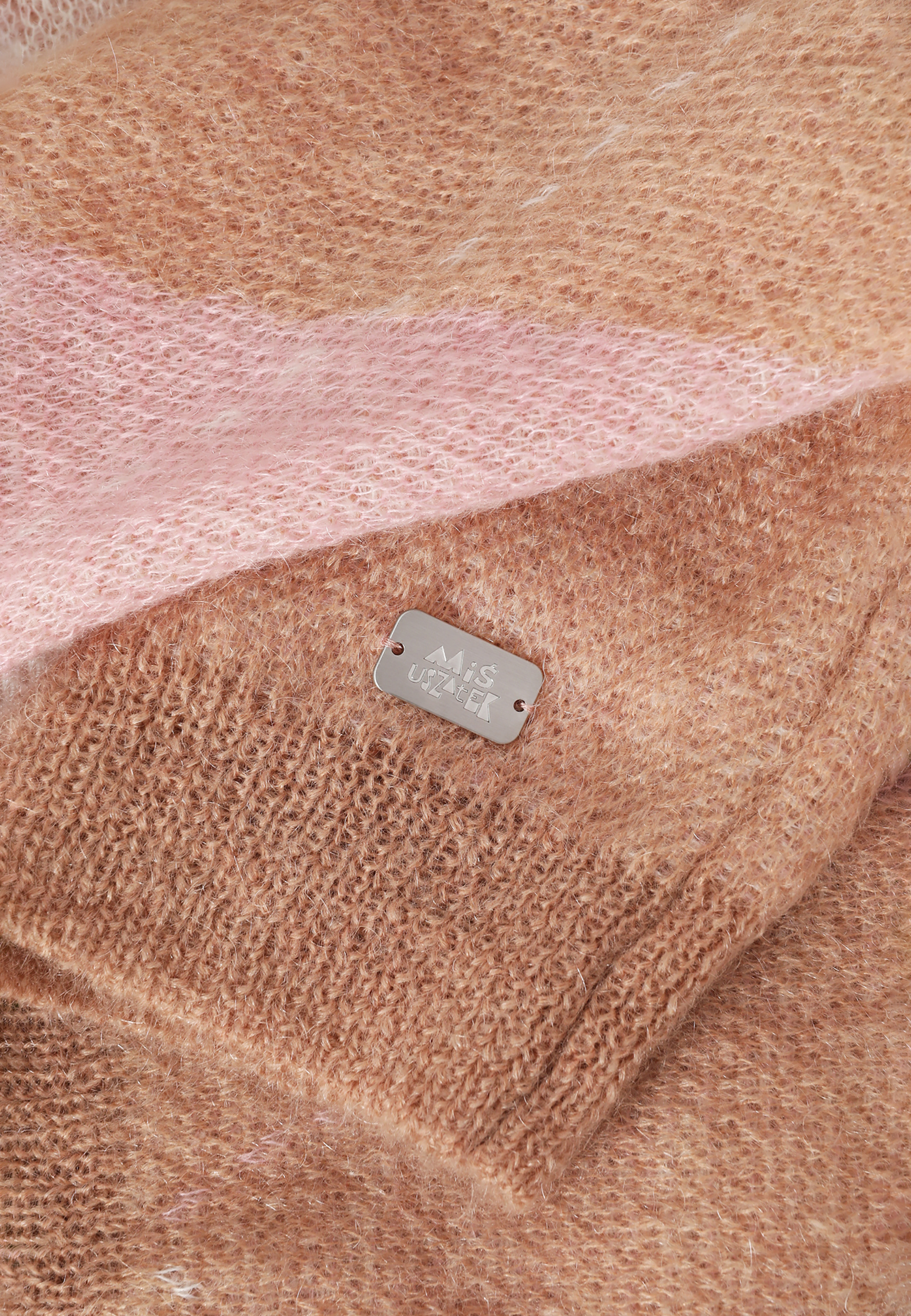 DAMSKI SWETER W ROMBY Z MOTYWEM MISIA USZATKA — COLETTE MULTIKOLOR 2