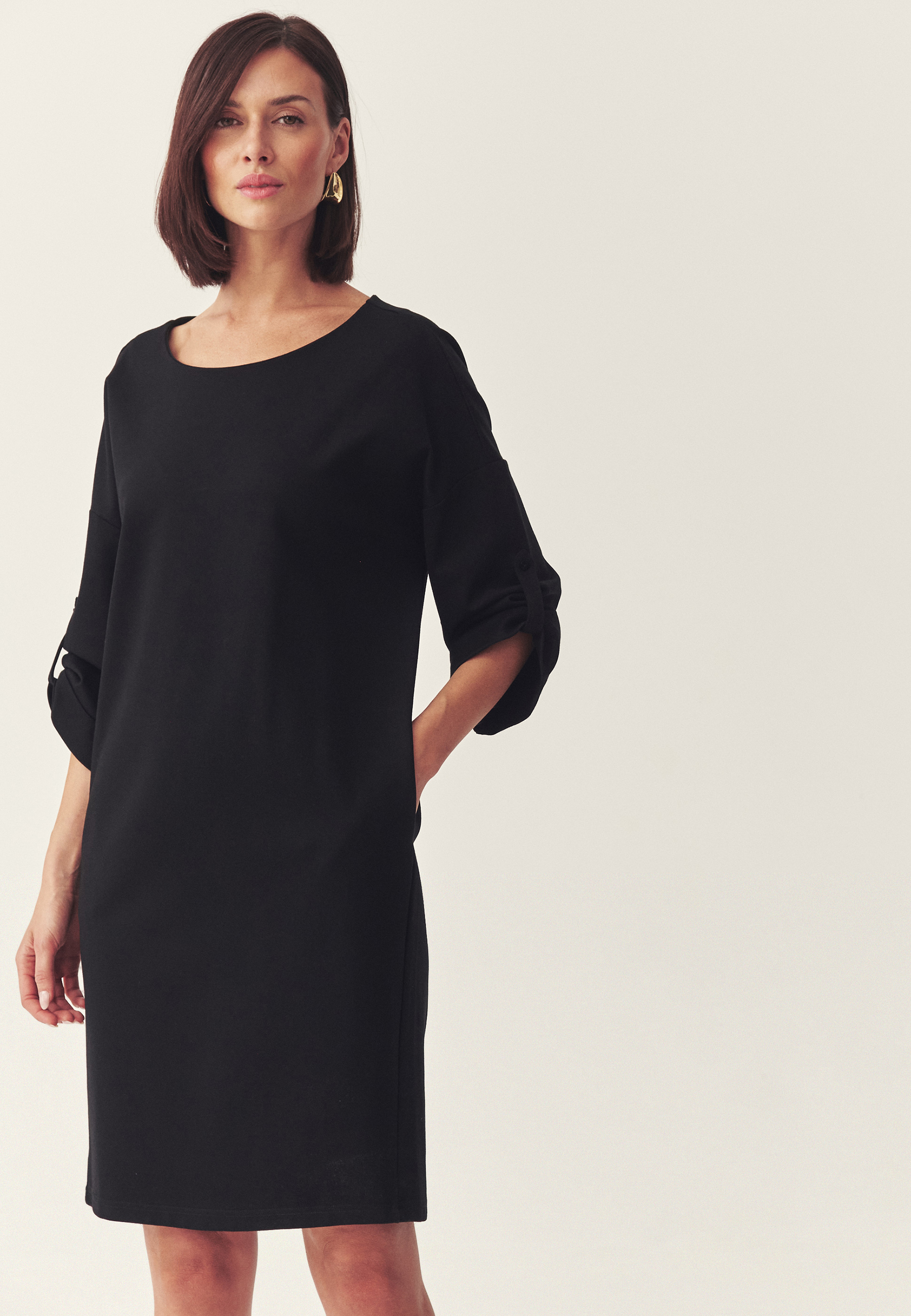 KRÁTKÉ ŠATY BALÓNOVÉHO STŘIHU – IVIKI ČERNÁ 2