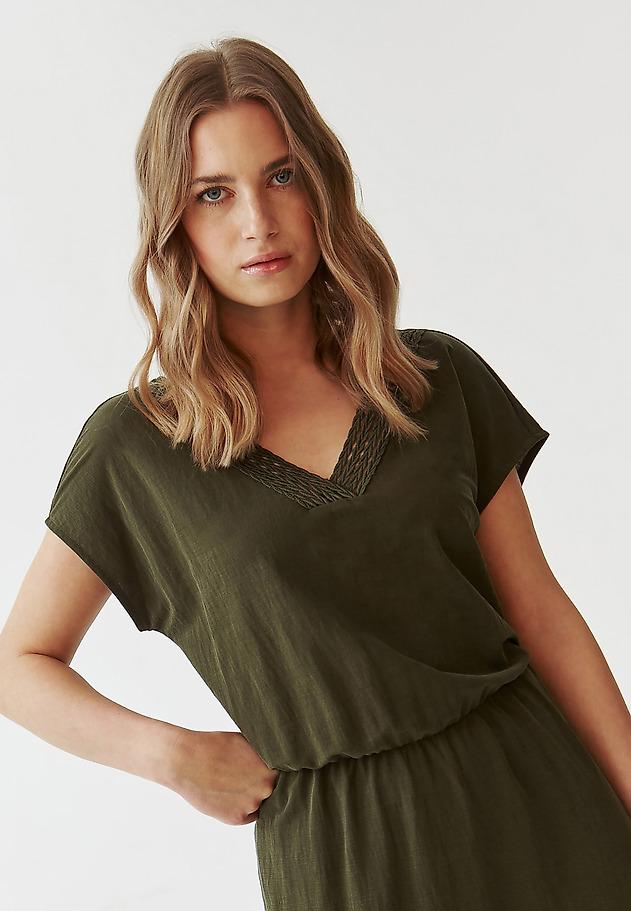 LADIES’ MIDI DRESS WITH DECORATIVE V-SHAPED NECKLINE - BONEA LADIES’ MIDI DRESS WITH DECORATIVE V-SHAPED NECKLINE - BONEA KHAKI 3