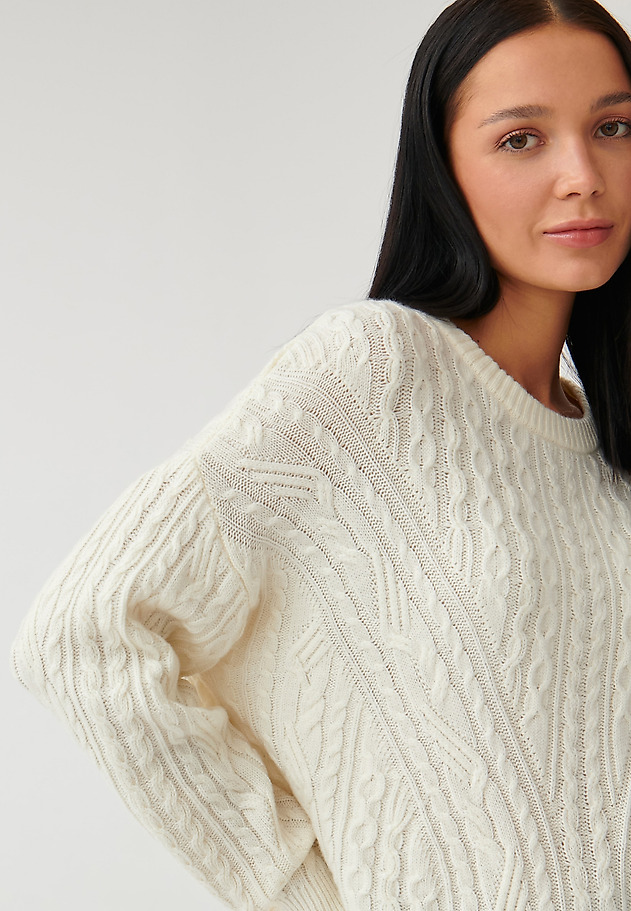 LADIES’ SWEATER WITH CABLE KNIT LOKALI LADIES’ SWEATER WITH CABLE KNIT LOKALI ECRU 4