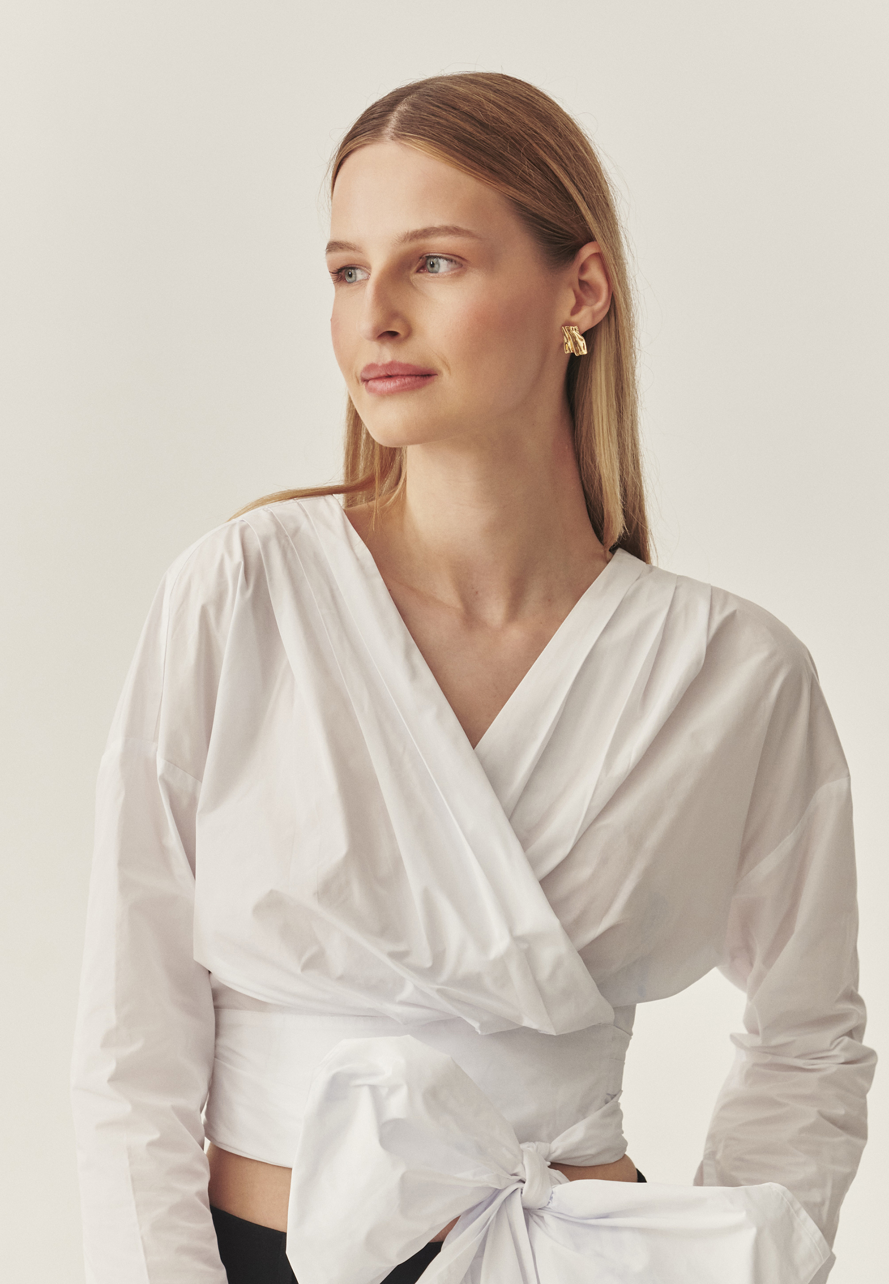 LADIES' WOVEN BLOUSE WITH A WIDE WAIST TIE BELT—KORKO WHITE 2