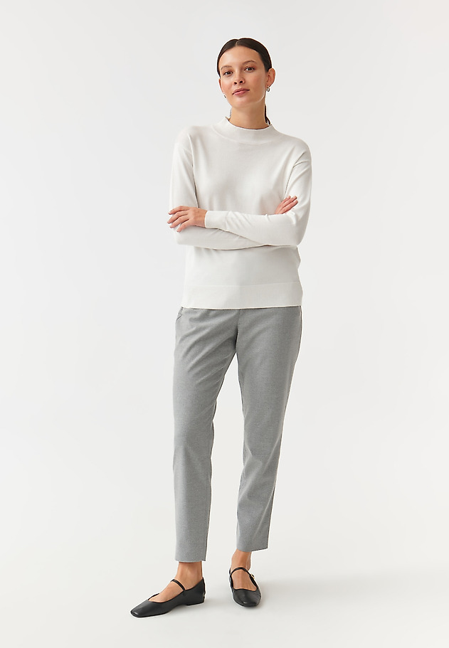 UNIVERSAL LADIES’ SWEATER WITH A HALF-TURTLENECK NAWIKO 1 UNIVERSAL LADIES’ SWEATER WITH A HALF-TURTLENECK NAWIKO 1 ECRU 2