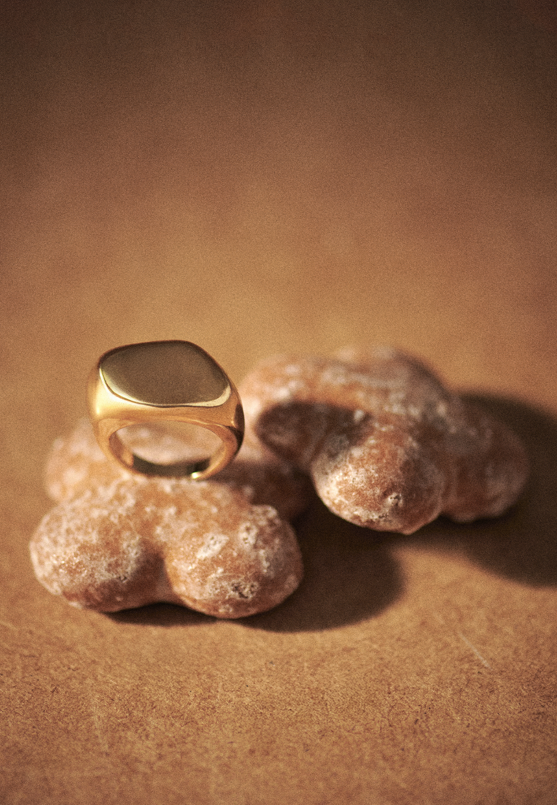 PIERŚCIONEK O NIEREGULARNYM KSZTAŁCIE - ZAWI